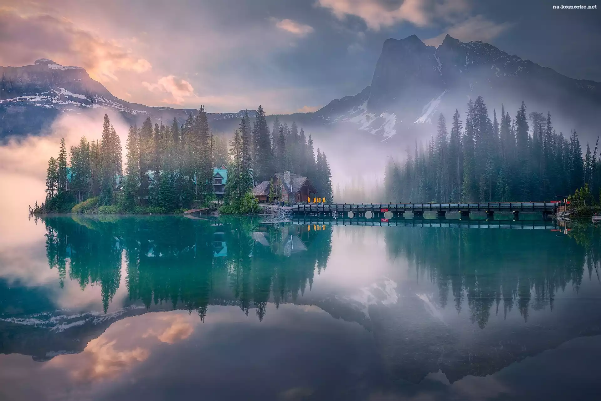 Park Narodowy Yoho, Most, Kanada, Dom, Prowincja Kolumbia Brytyjska, Chmury, Jezioro Emerald Lake, Góry, Las, Mgła