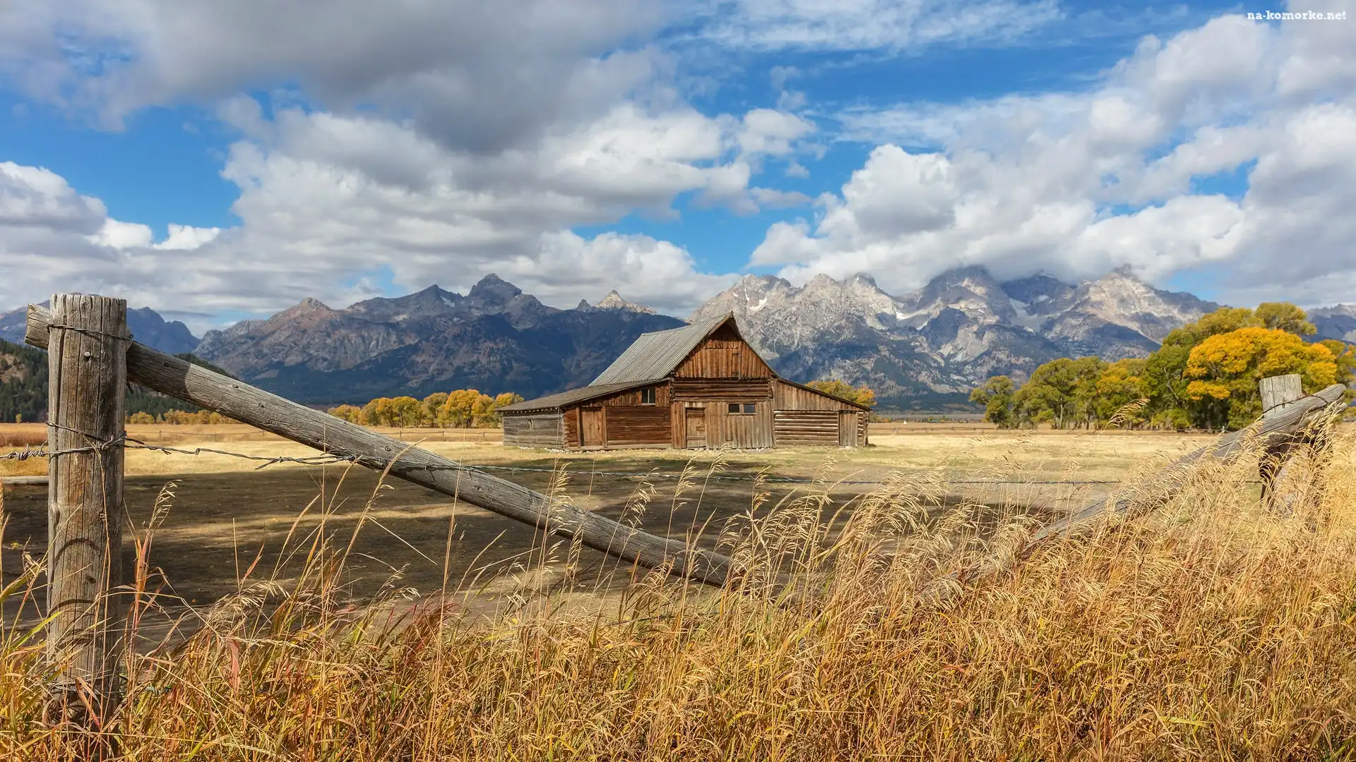 Park Narodowy Grand Teton, Stodoła, Drewniana, Góry, Stany Zjednoczone, Trawa, Chmury, Dom, Stan Wyoming, Ogrodzenie, Drzewa