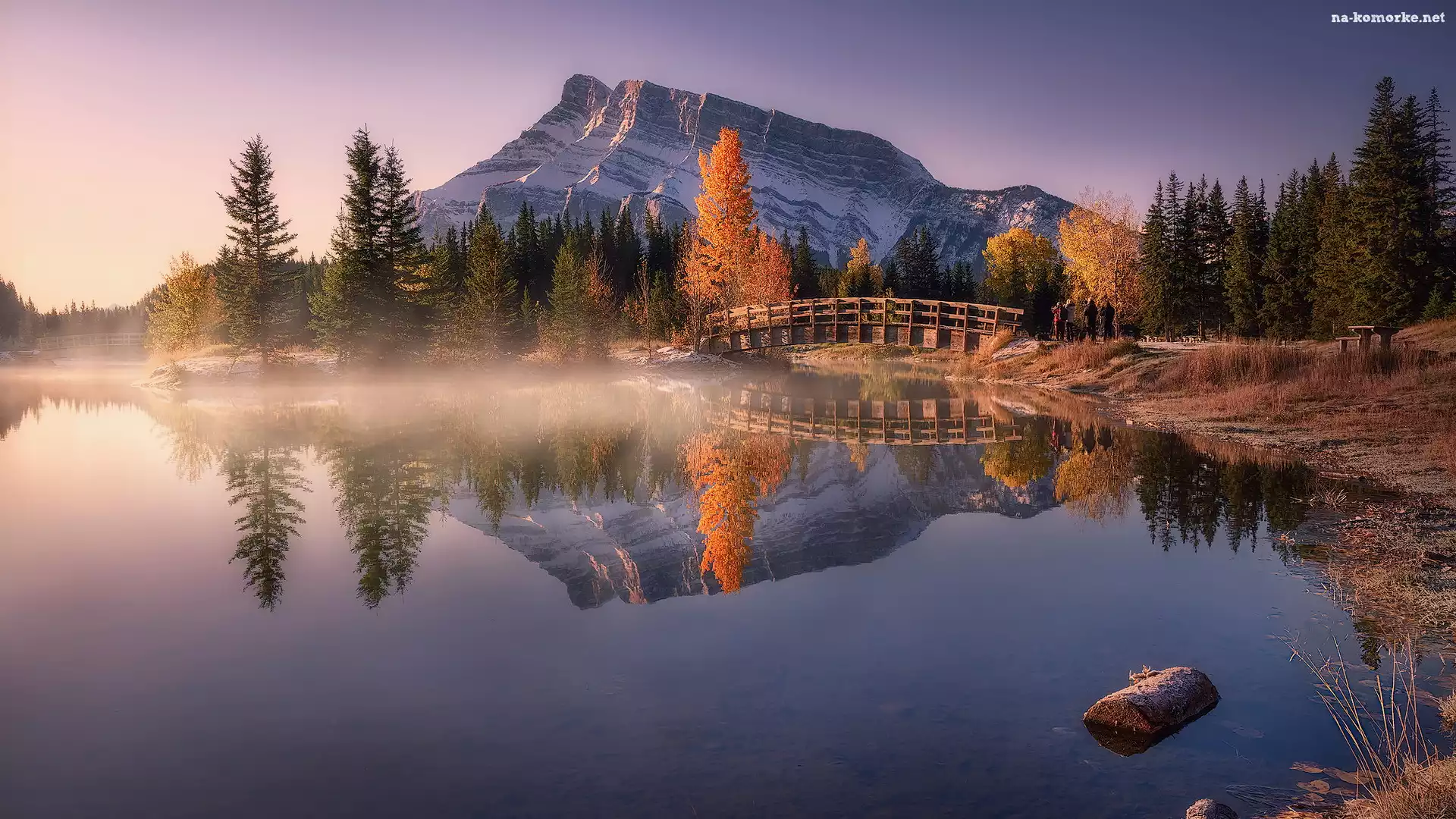 Park Narodowy Banff, Mostek, Two Jack Lake, Góra Mount Rundle, Kanada, Drzewa, Mgła, Jezioro, Alberta, Odbicie, Las