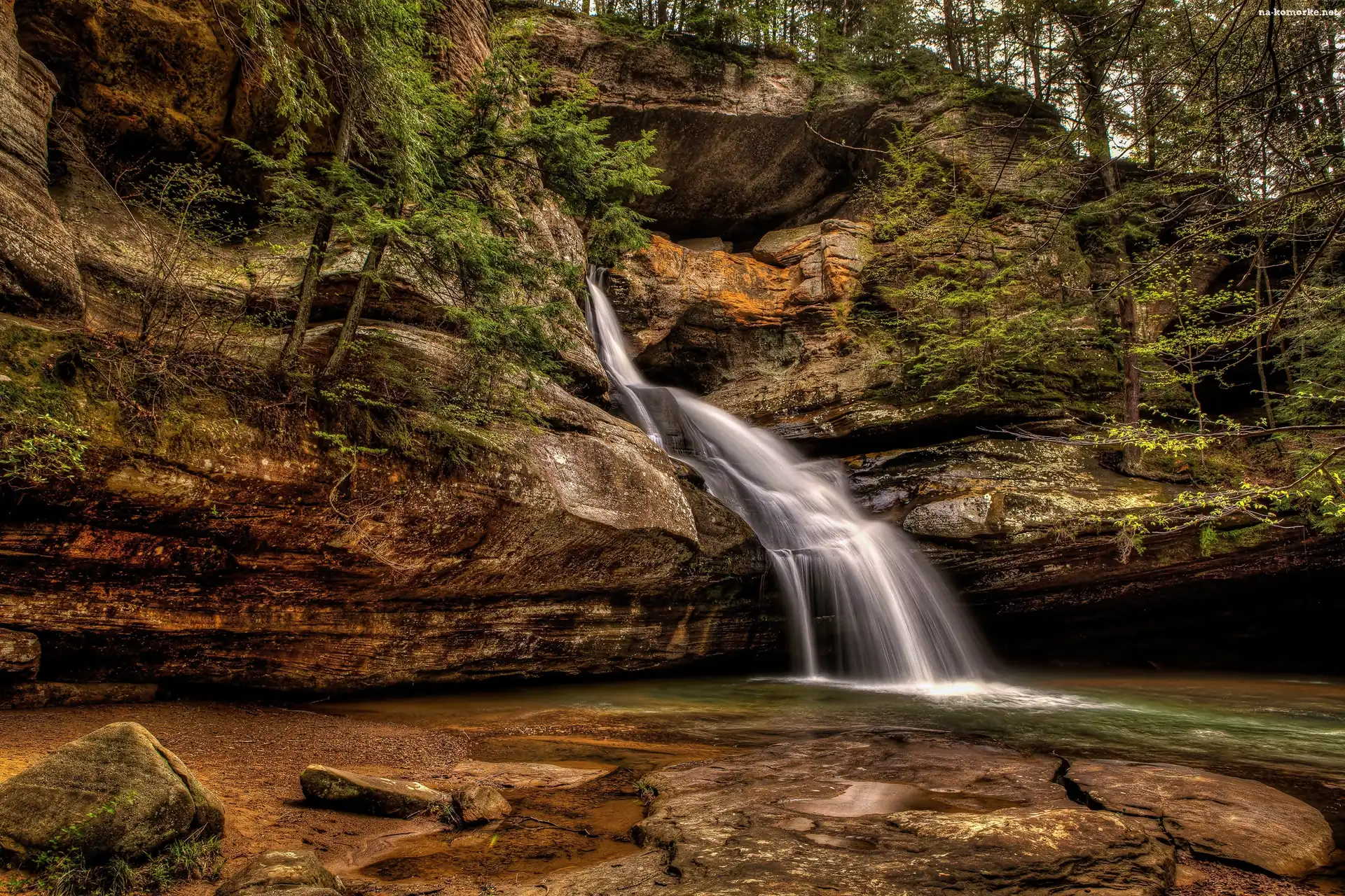 Skały, Stany Zjednoczone, Stan Ohio, Park stanowy Hocking Hills, Wodospad Cedar Falls