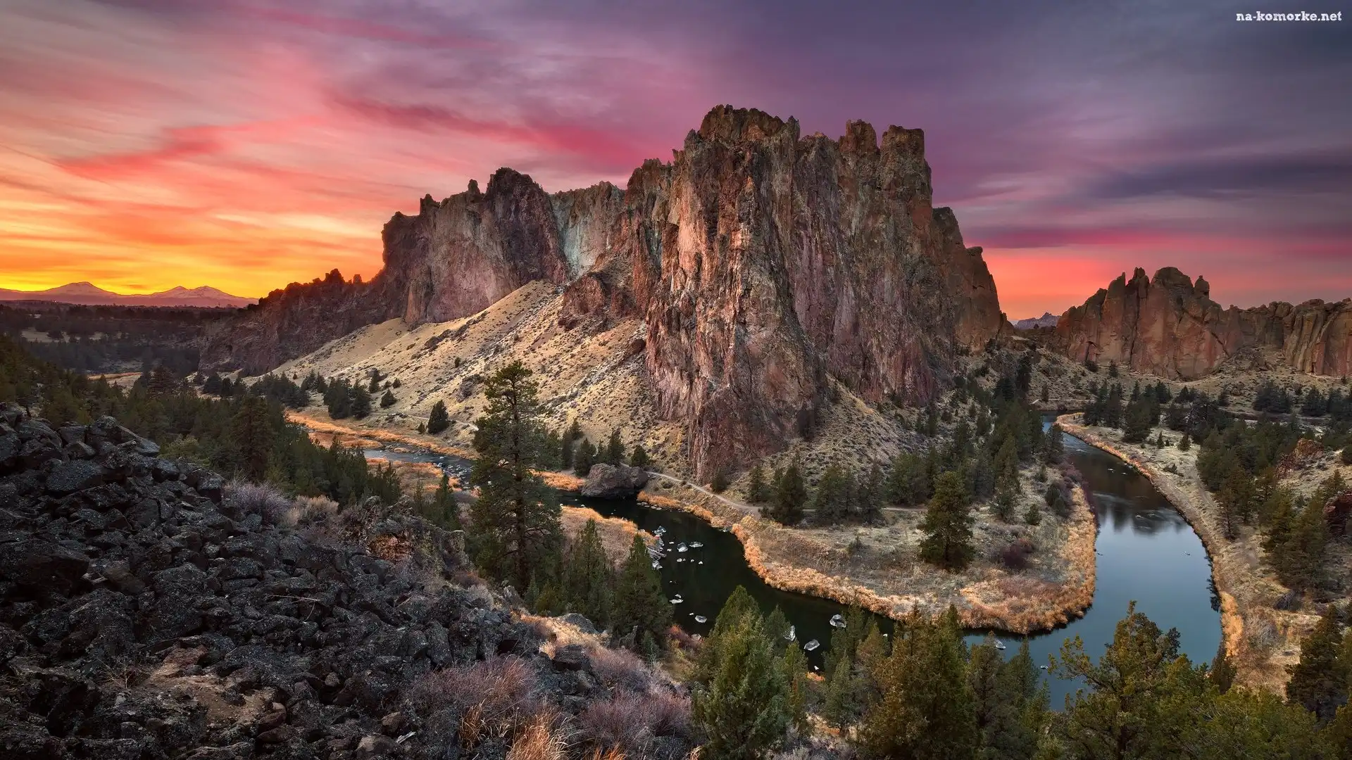 Park stanowy Smith Rock, Stany Zjednoczone, Drzewa, Góry, Zachód słońca, Stan Oregon, Crooked River, Skały, Rzeka