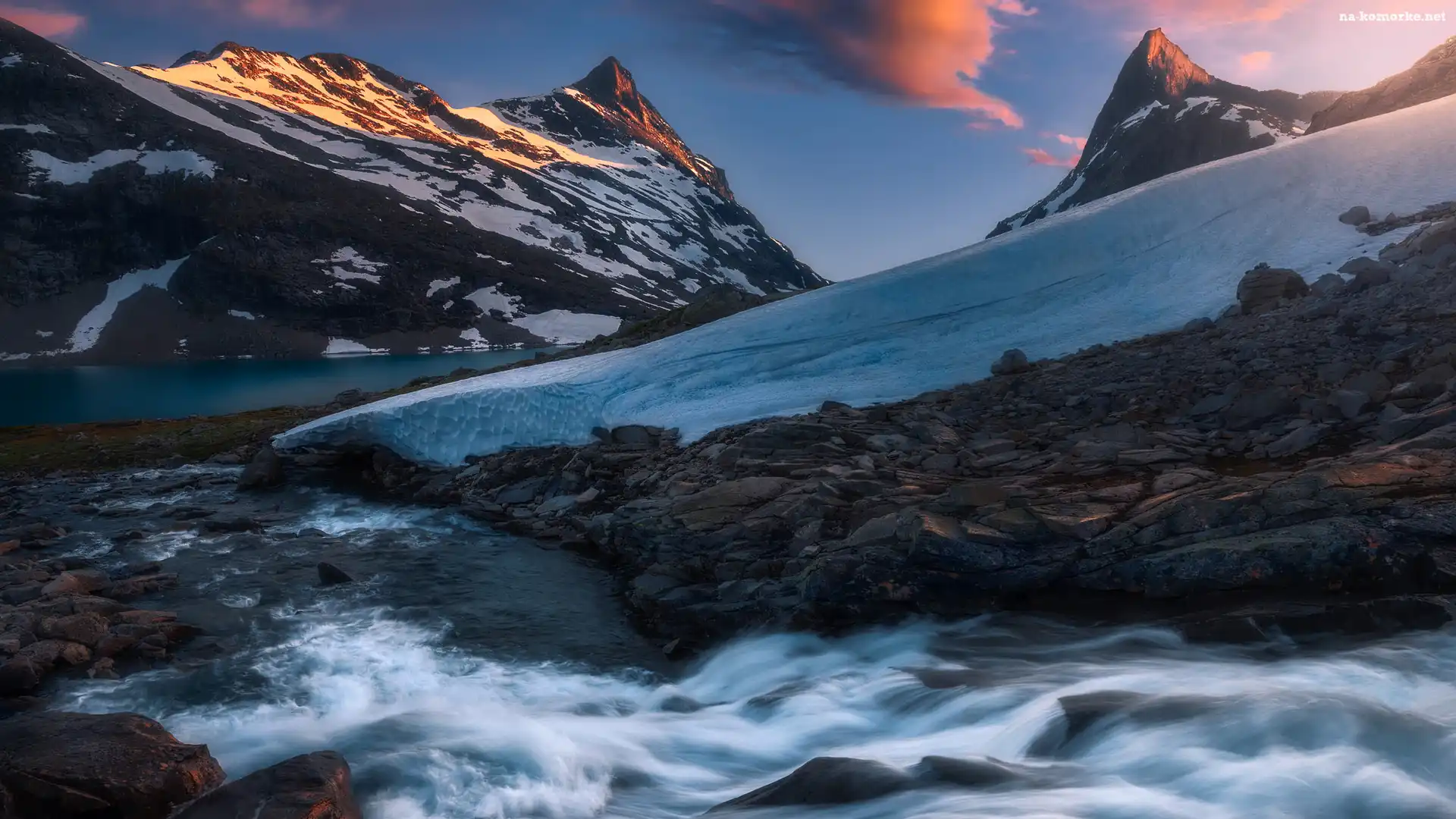 Norwegia, Park Narodowy Jotunheimen, Góry Jotunheimen, Rzeka, Zima