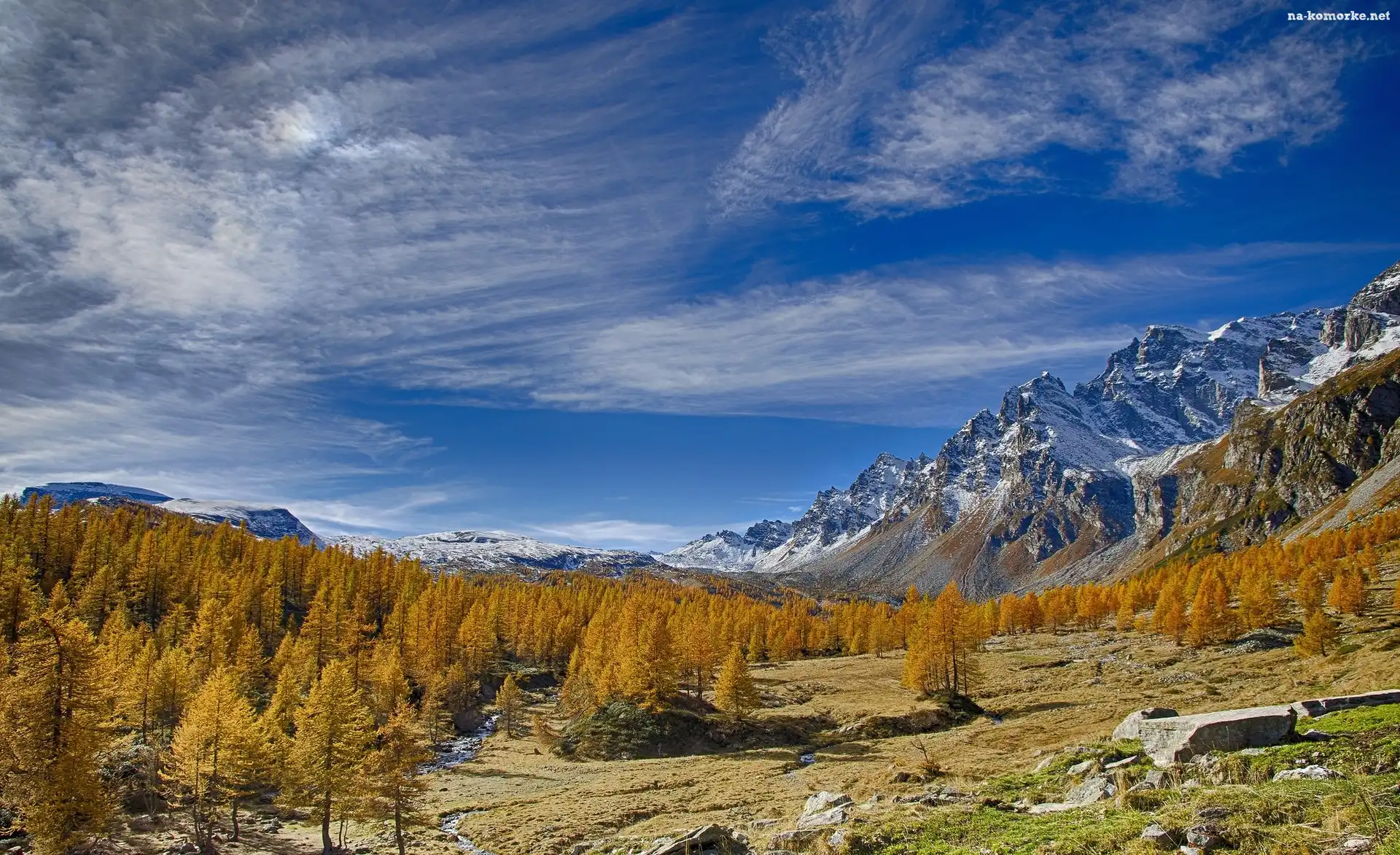 Włochy, Jesień, Drzewa, Region Piemont, Góry Alpy, Dolina Val Buscagna, Ośrodek narciarski Alpe Devero