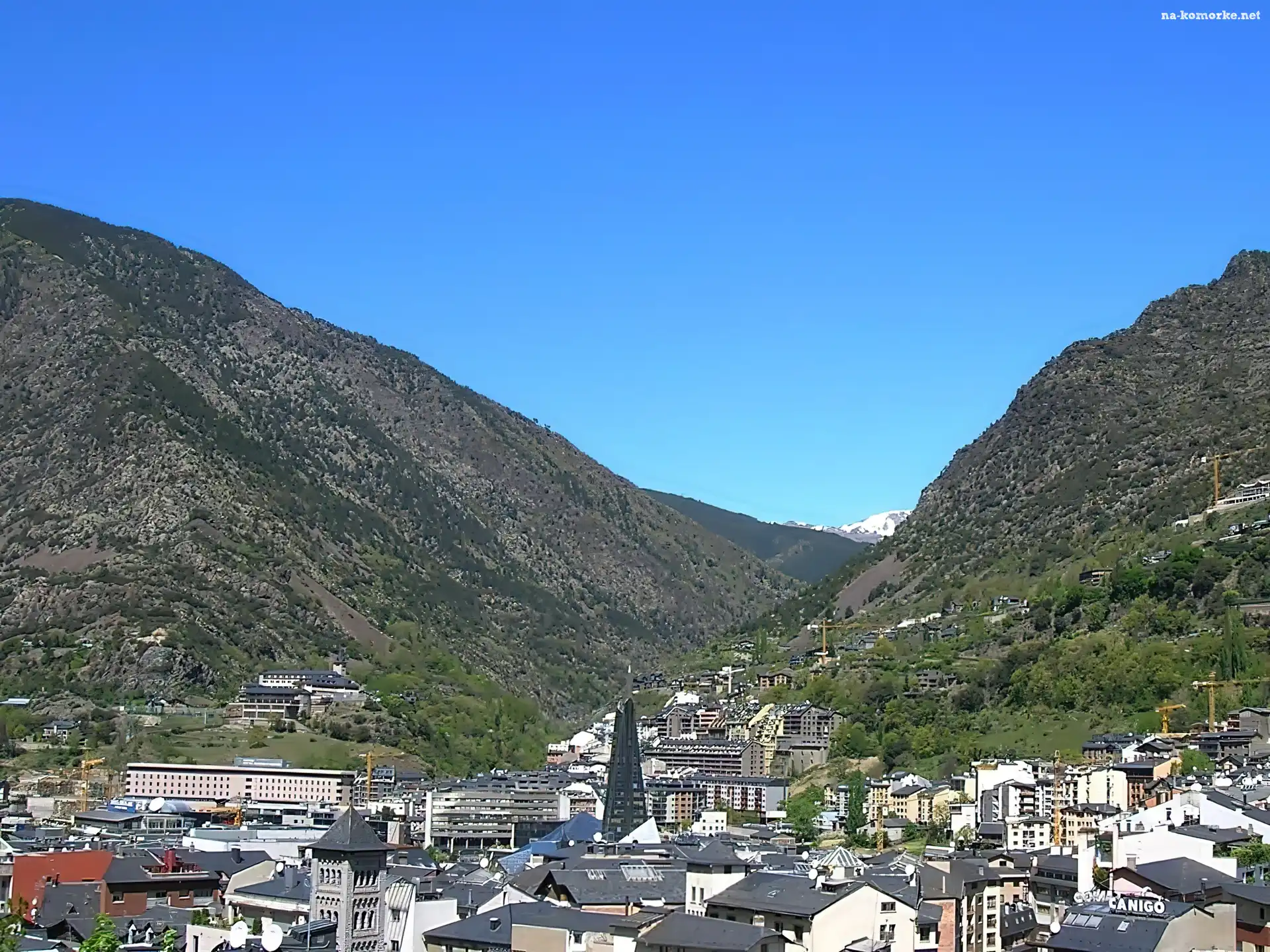 Stolicy, Andorra la Vella, Pireneje, Fragment