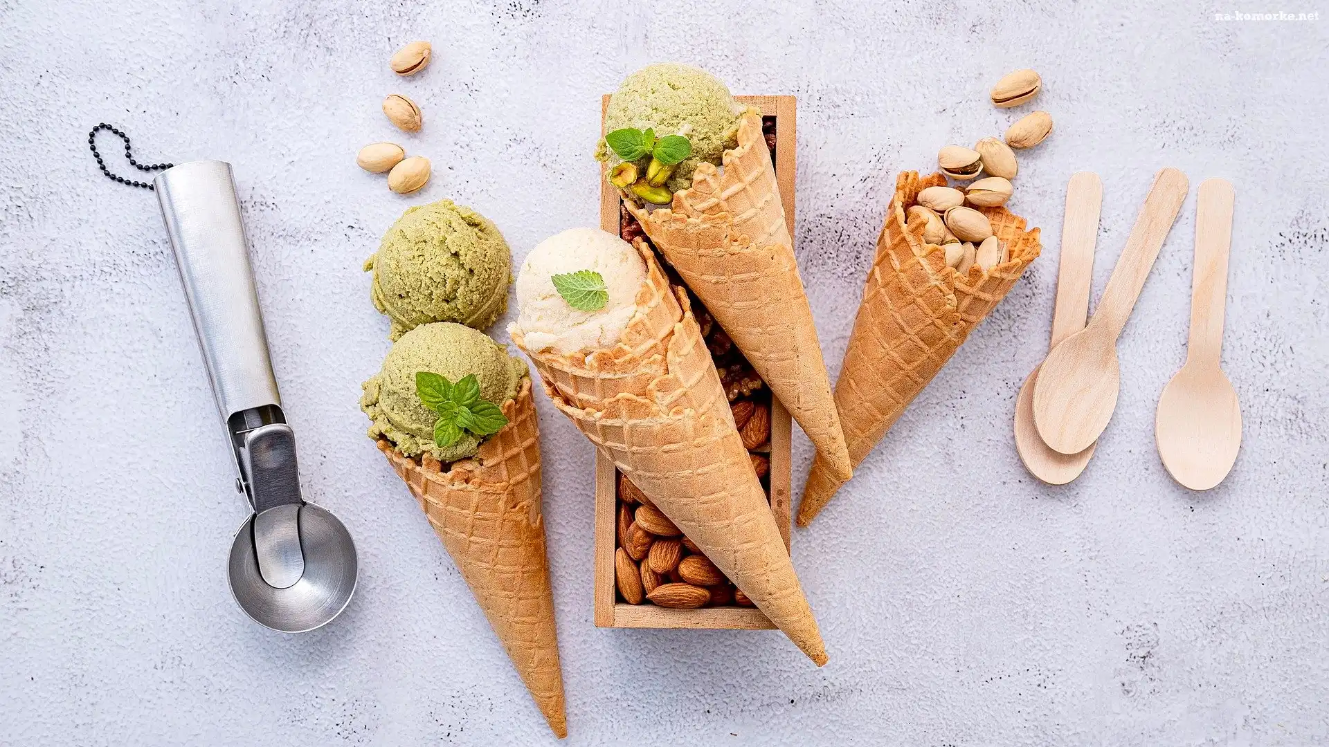 Pistacje, Wafelki, Lody, Łyżeczki, Rożki, Migdały