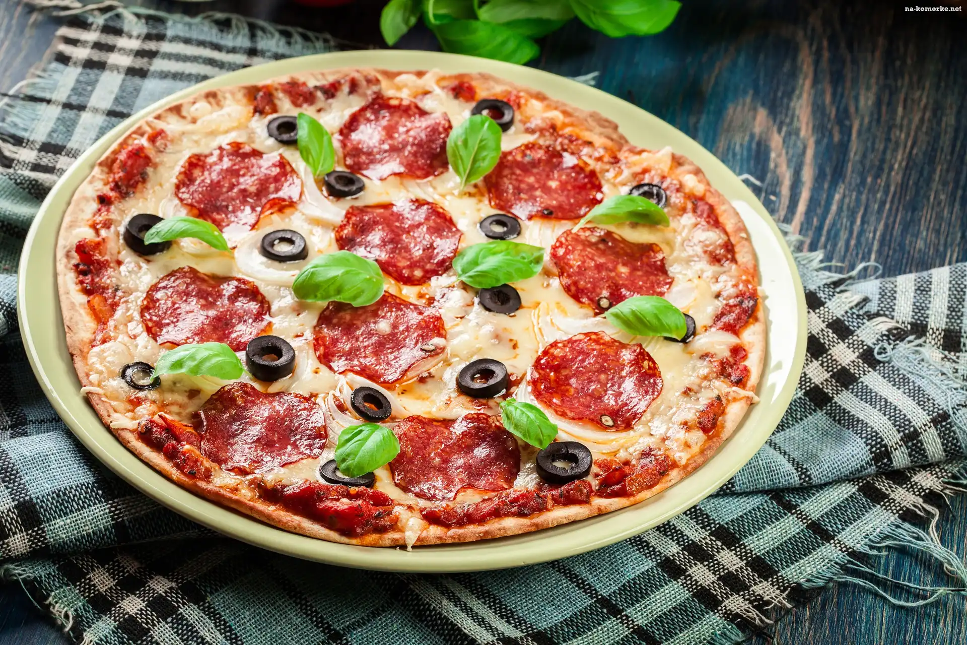 Pizza, Listki, Salami, Oliwki