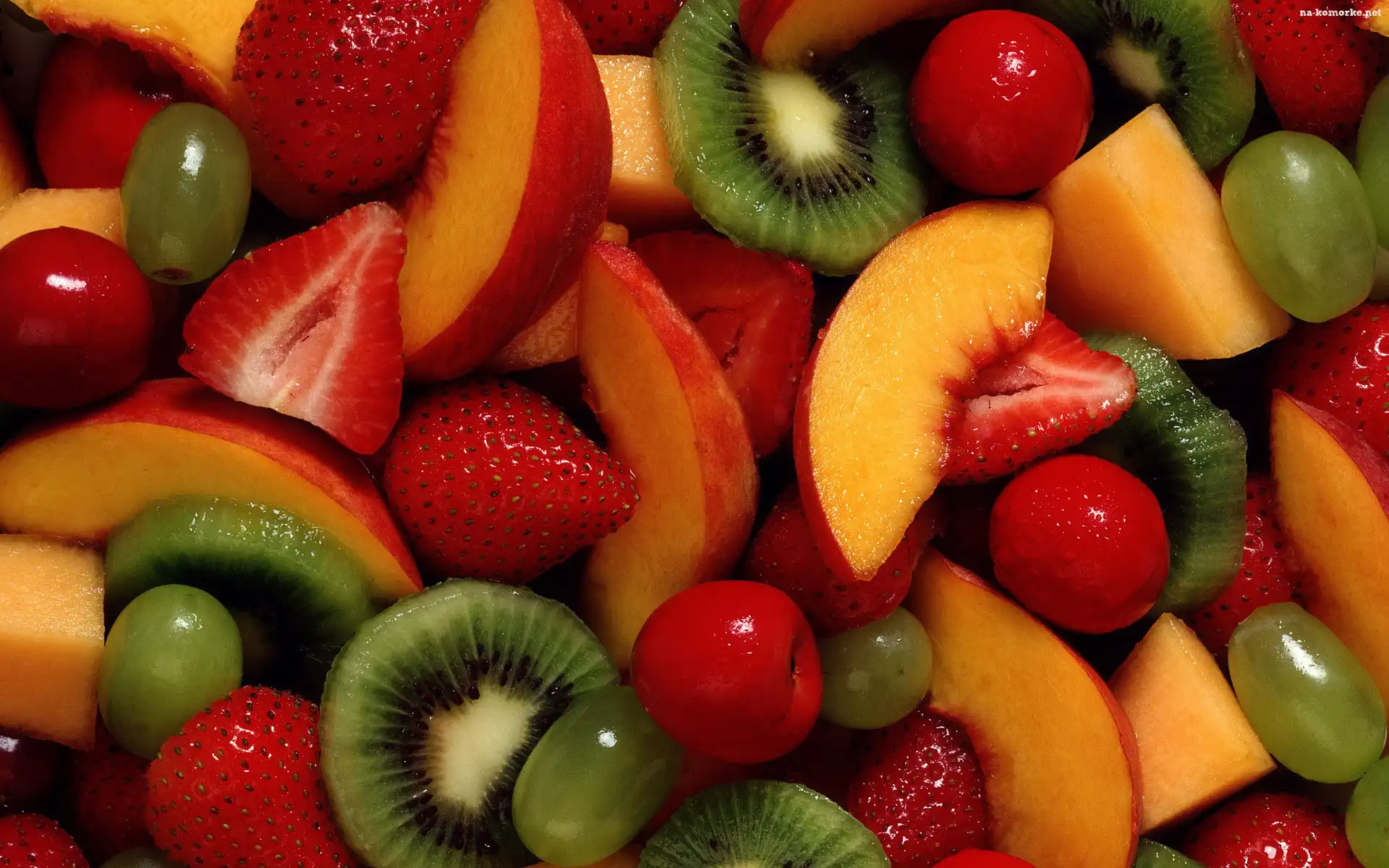Kiwi, Pokrojone, Sałatka Owocowa, Truskawki, Brzoskwinie, Winogrona