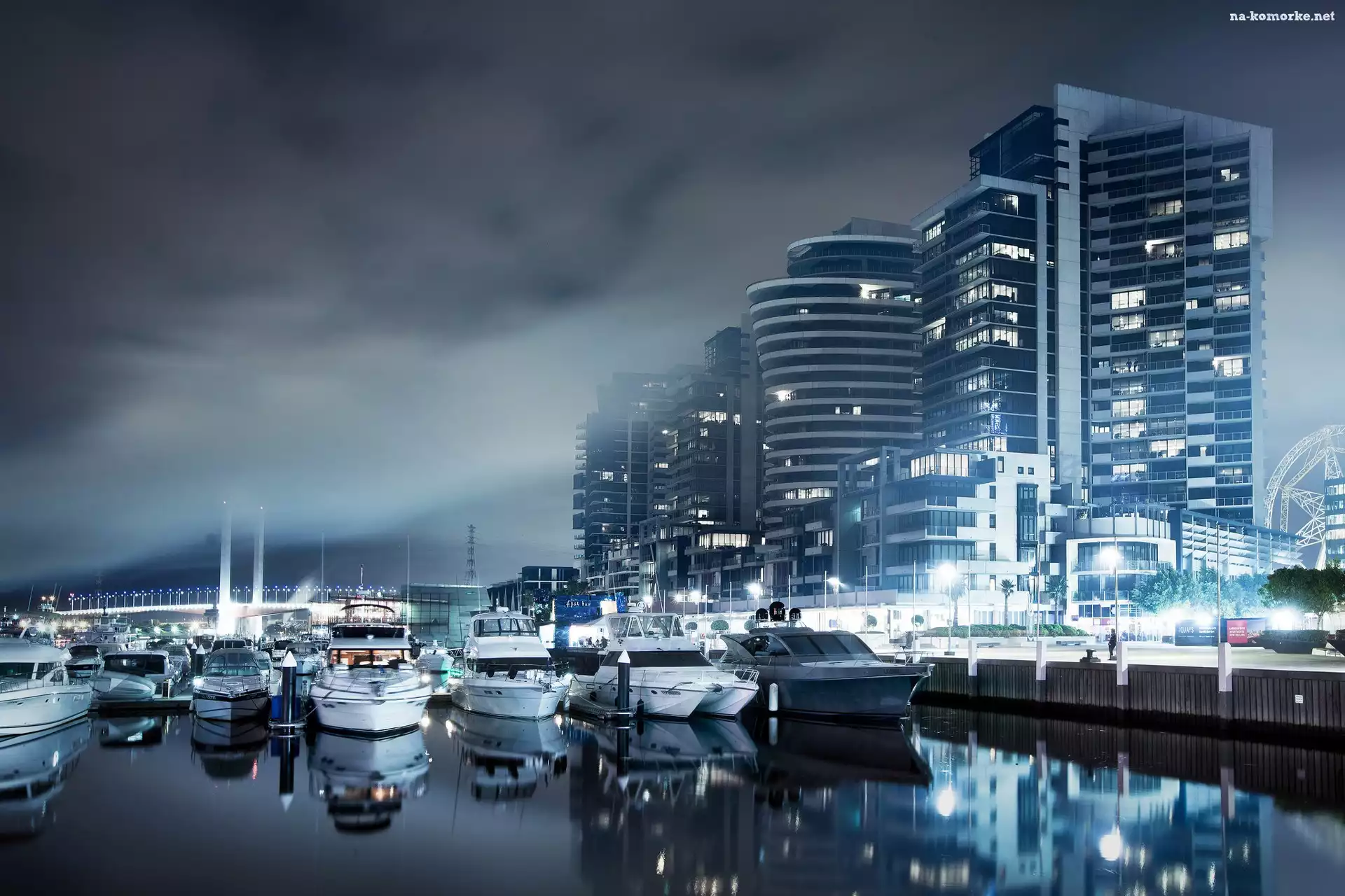 Port, Miasto nocą, Łodzie, Wieżowce