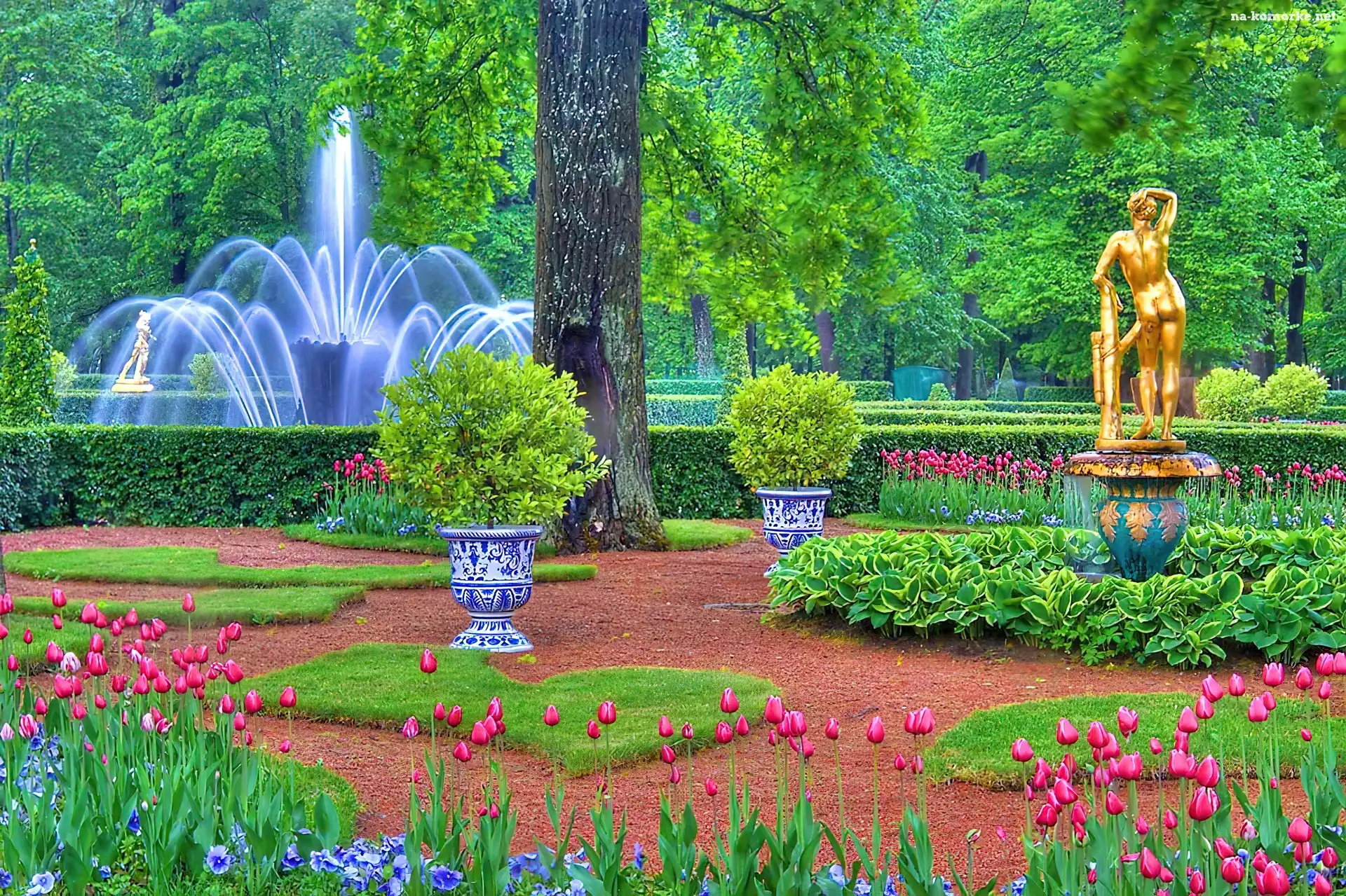 Posąg, Park, Fontanna, Tulipany, Złoty
