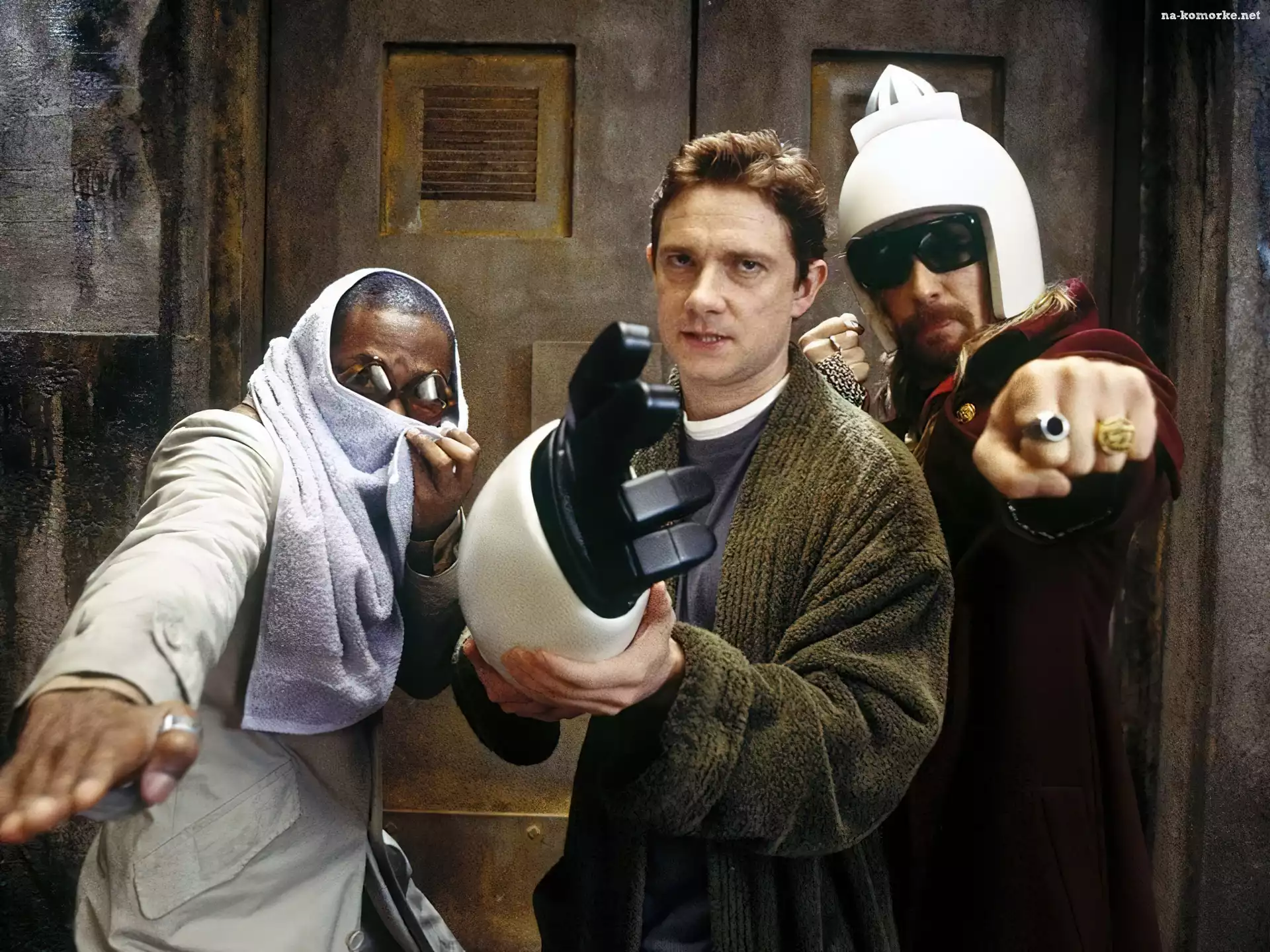 Hitchhikers Guide To The Galaxy, dłoń, Martin Freeman, postacie