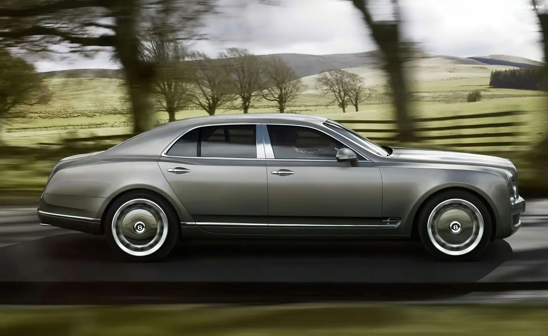 Prawy, Bentley Mulsanne, Bok