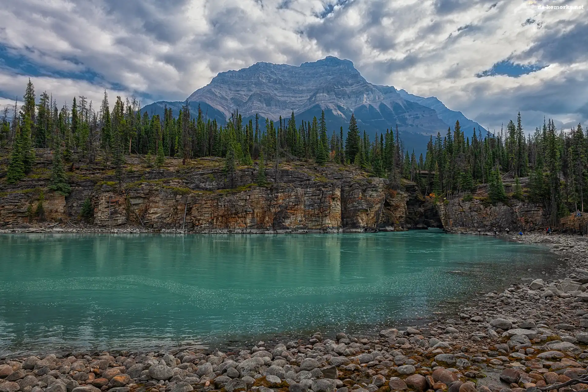 Prowincja Alberta, Park Narodowy Jasper, Rzeka Athabasca, Kanada, Drzewa, Góry