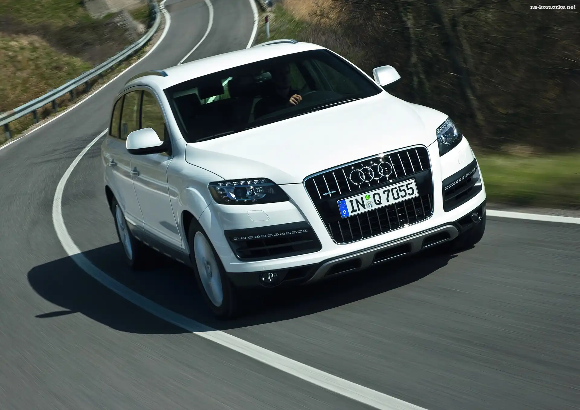 Audi Q7, Zakręty