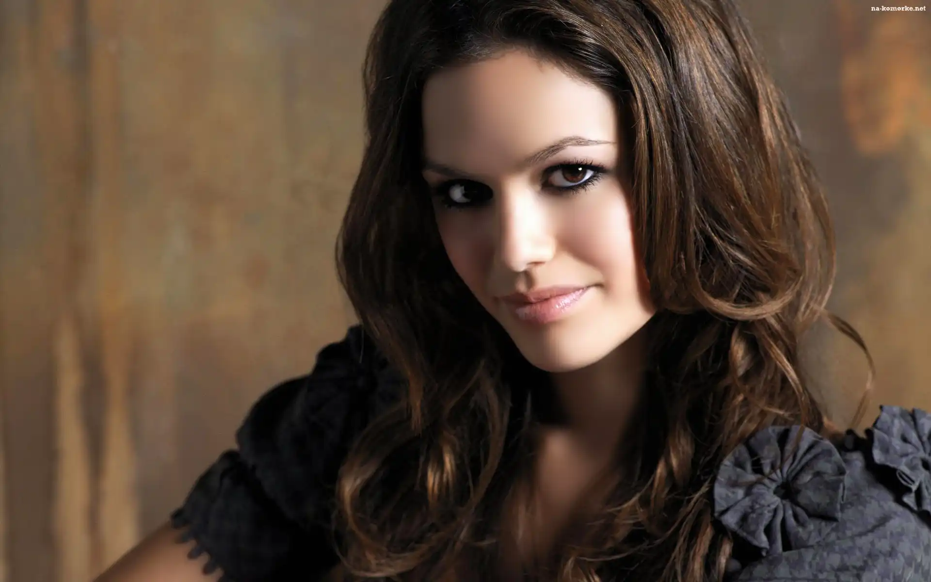 Rachel Bilson, Urocze, Spojrzenie
