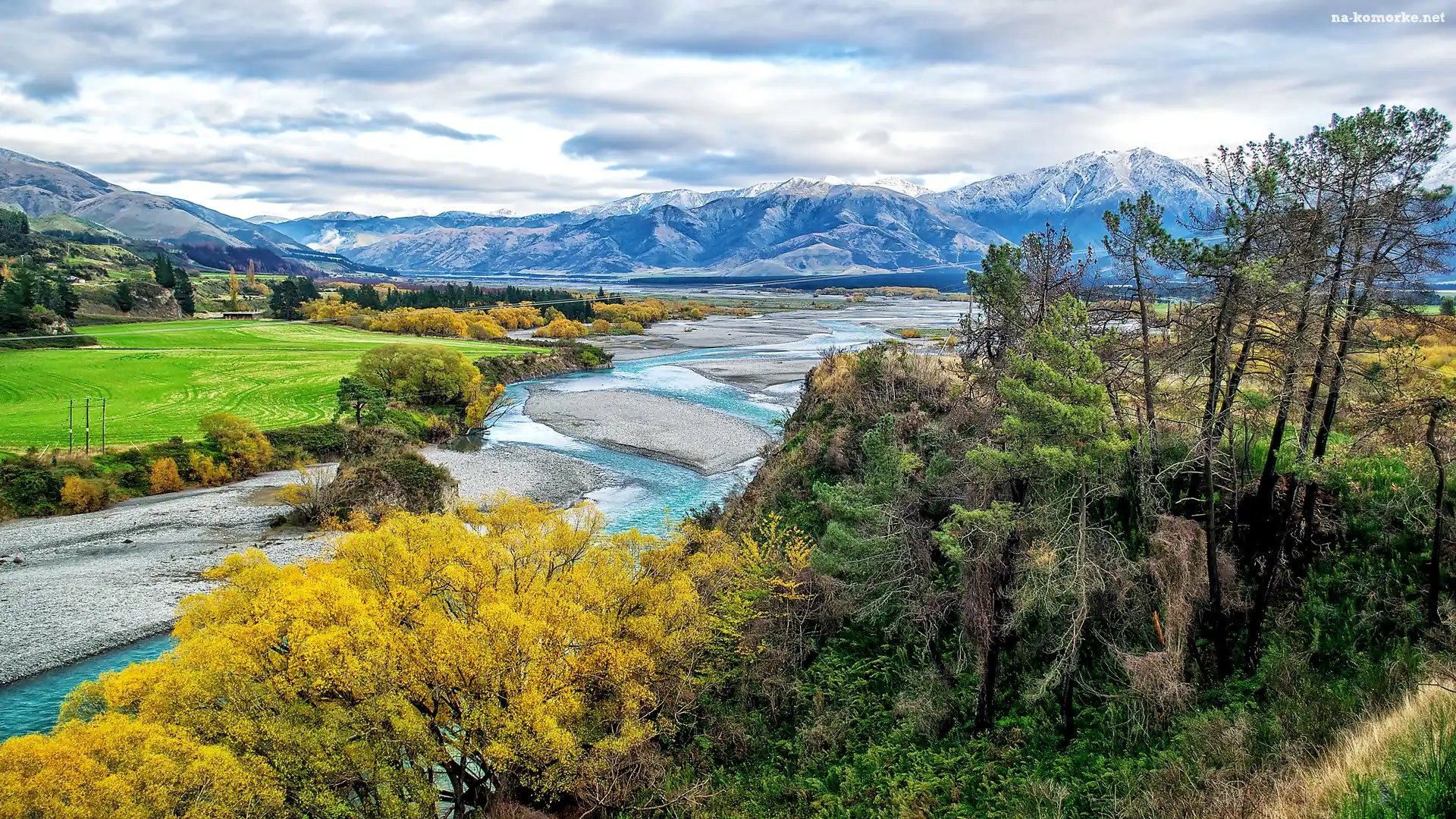 Rzeka Clarence River, Drzewa, Chmury
, Region Canterbury, Wyspa Południowa, Nowa Zelandia, Góry