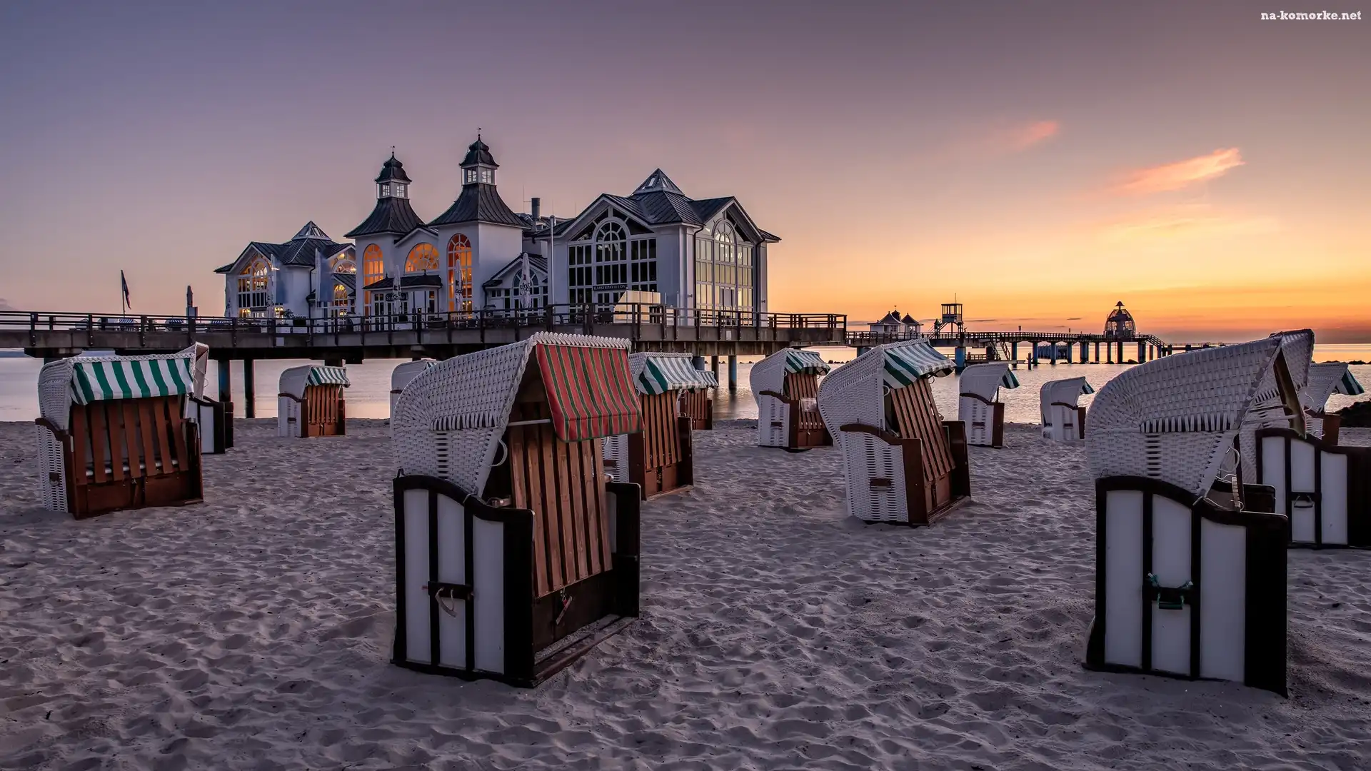 Morze Bałtyckie, Kawiarnia, Niemcy, Restauracja, Wyspa Rugia, Sellin, Zachód słońca, Plaża, Kosze plażowe, Molo