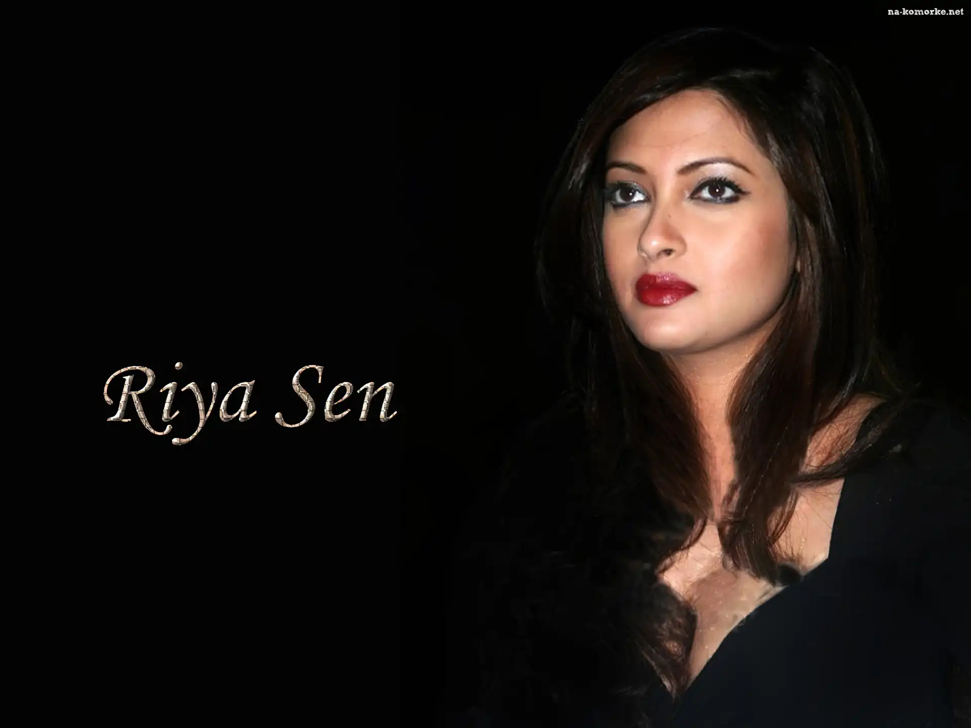 Riya Sen, Czerwone, Usta