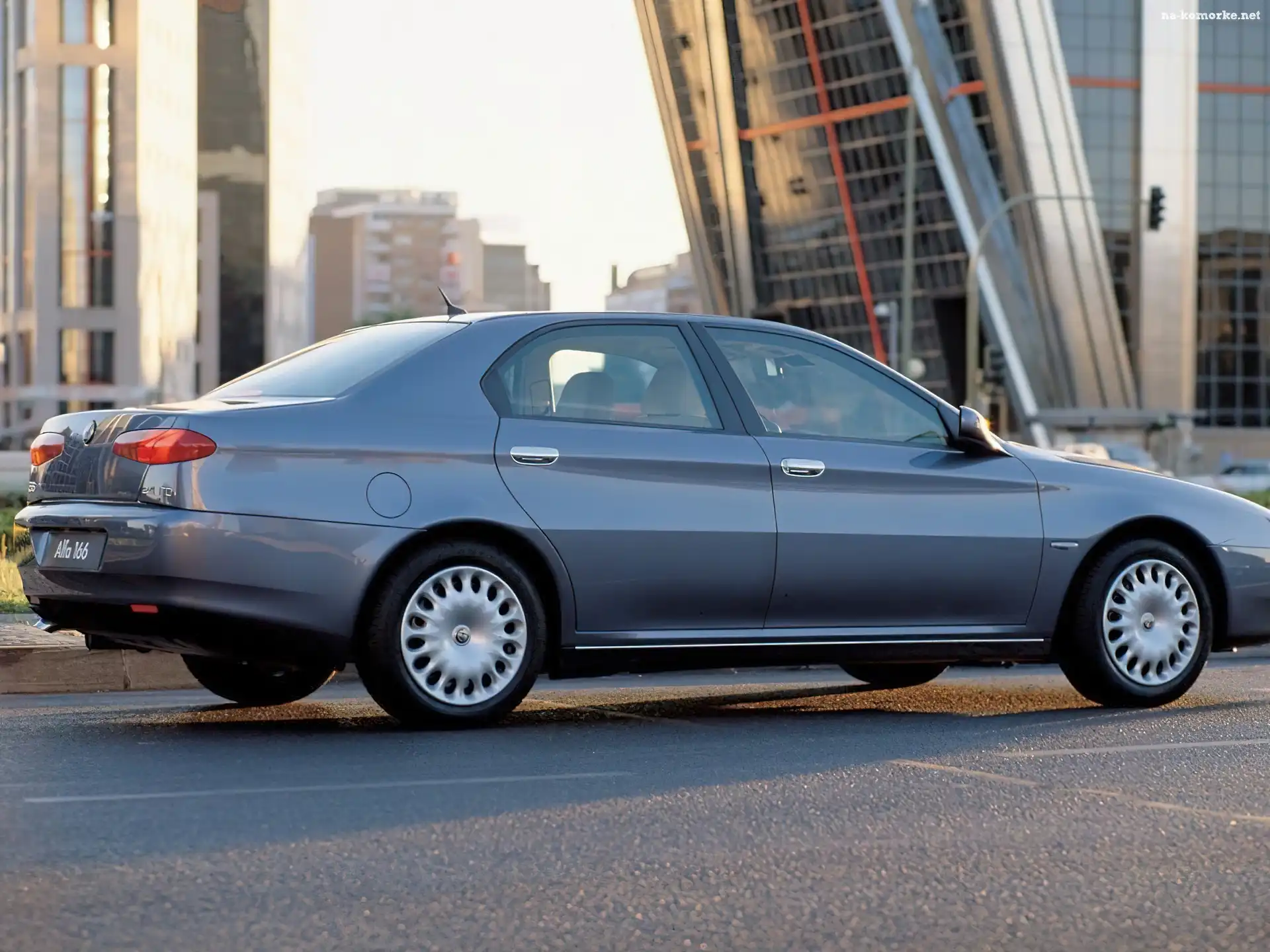 Alfa Romeo 166