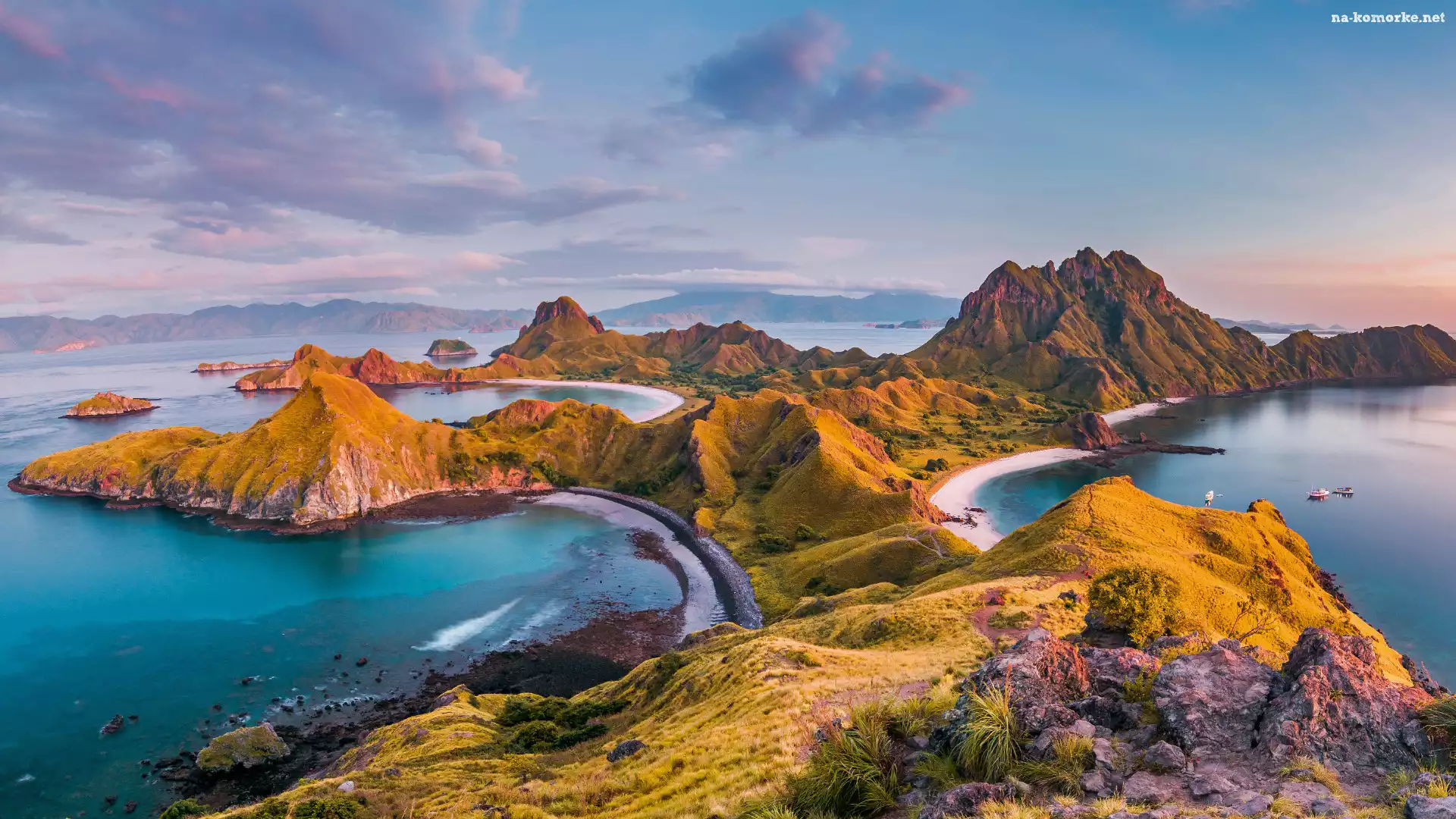 Park Narodowy Komodo, Morze, Skały, Indonezja, Rośliny, Łódź, Góry, Wyspa Bali