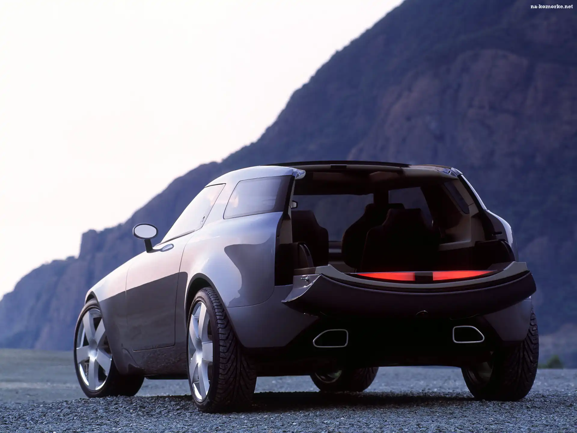 Saab Aero X, Åšrodek