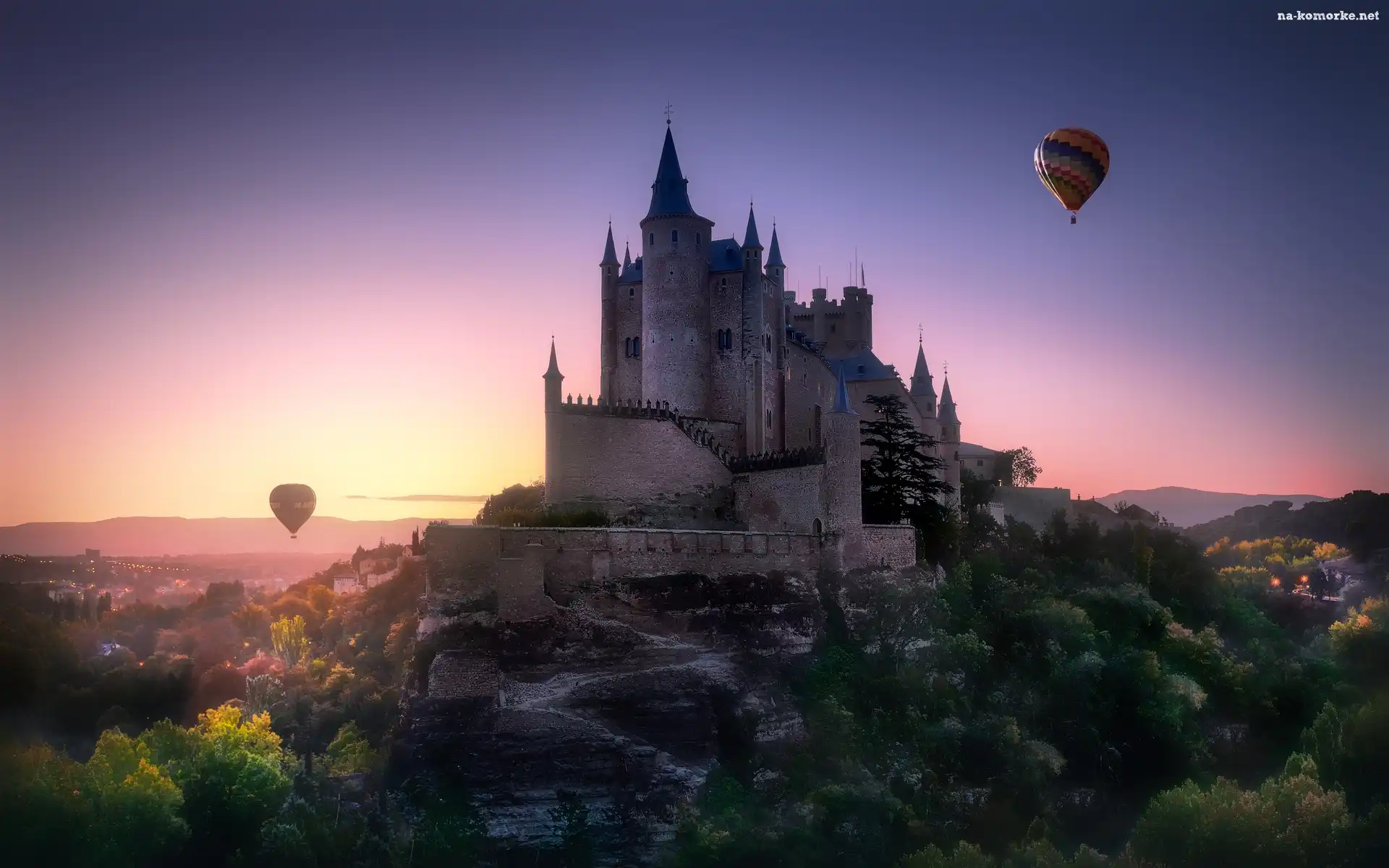 Hiszpania, Alcázar de Segovia, Zamek Alcazar w Segowii, Wschód Słońca, Miasto Segowia, Balony