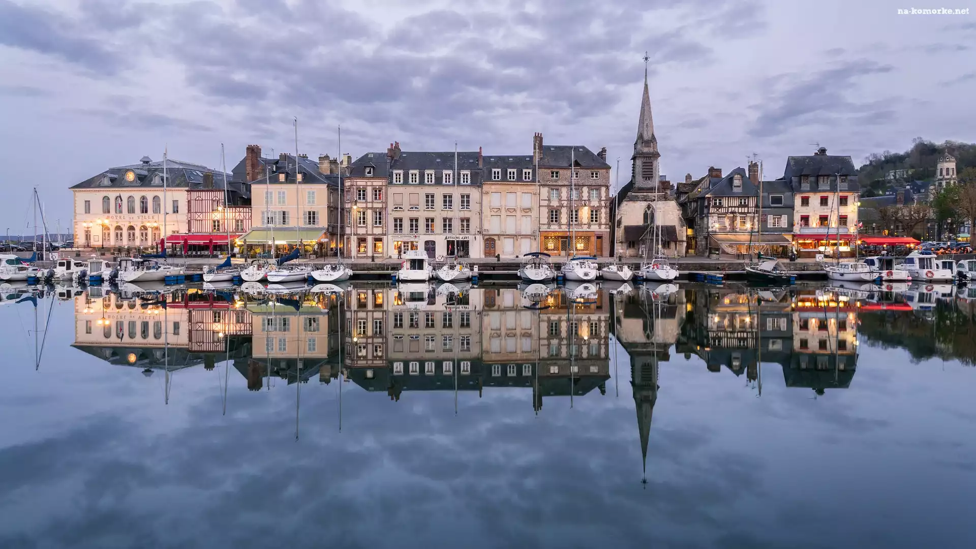 Francja, Port, Honfleur, Odbicie, Normandia, Domy, Jachty, Rzeka Sekwana