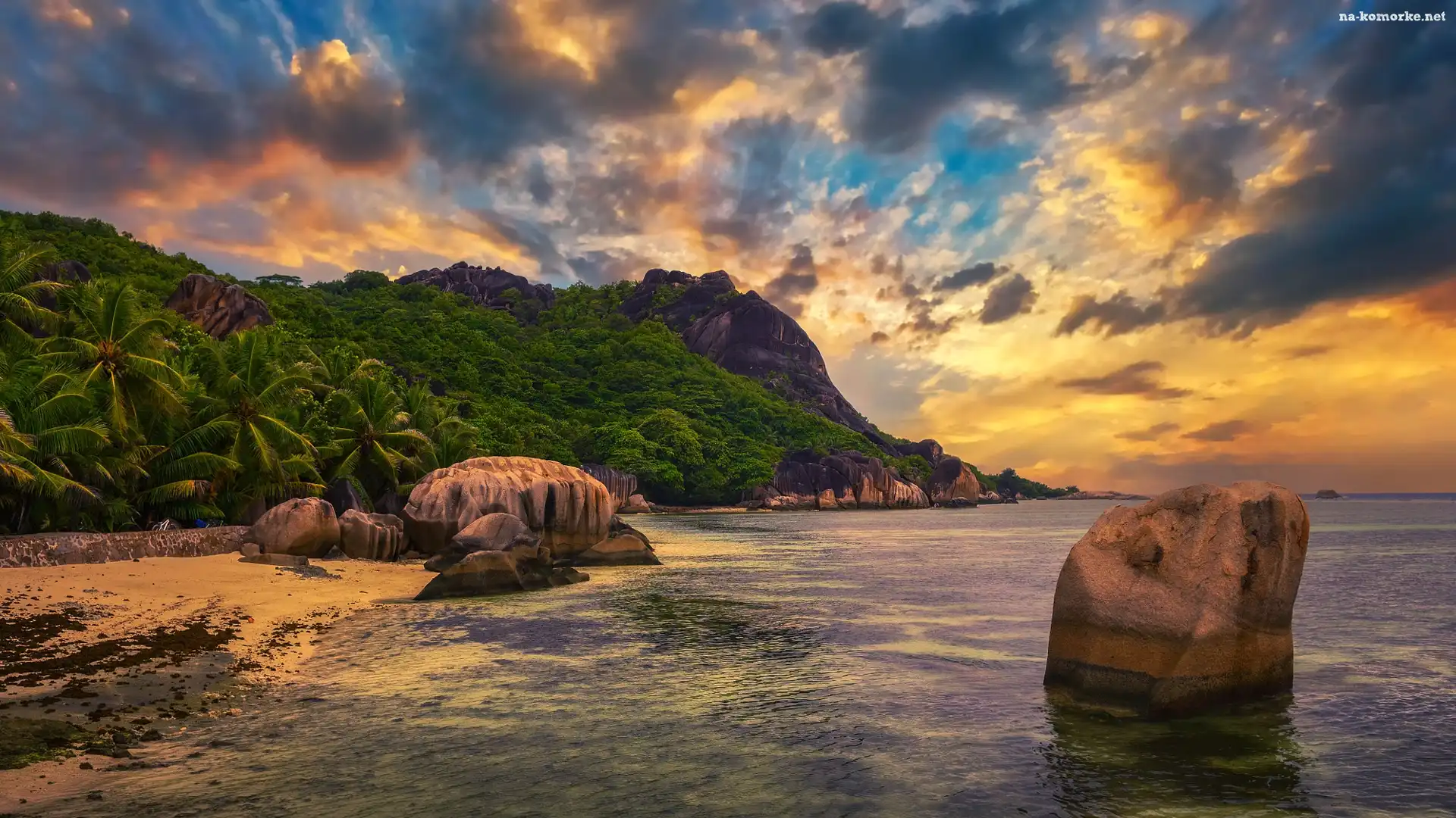 Skały, Palmy, Wyspa, Zachód słońca, La Digue, Seszele, Plaża, Anse Source dArgent Beach, Morze, Góry