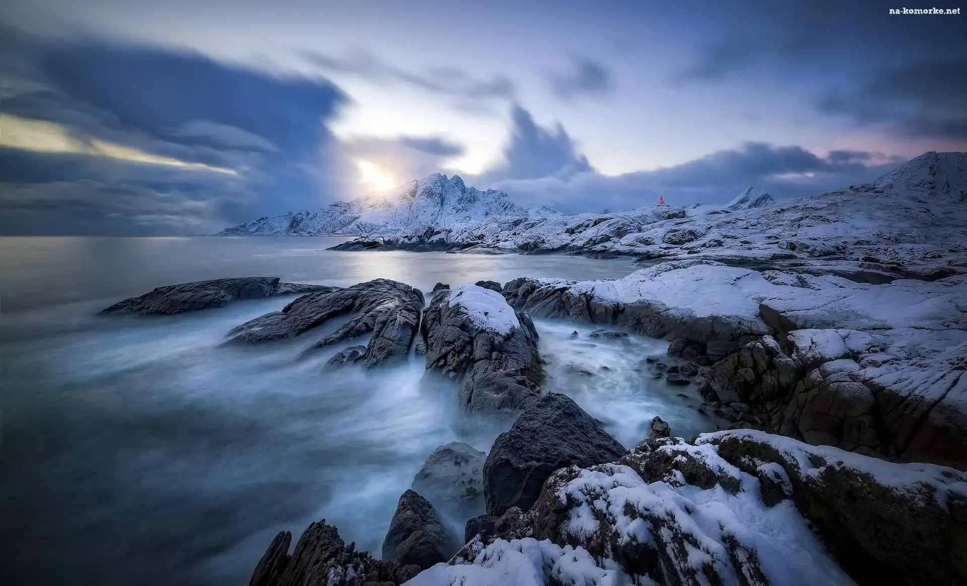 Wyspa Flakstadøya, Lofoty, Norwegia, Åšnieg, Morze Norweskie, SkaÅ‚y