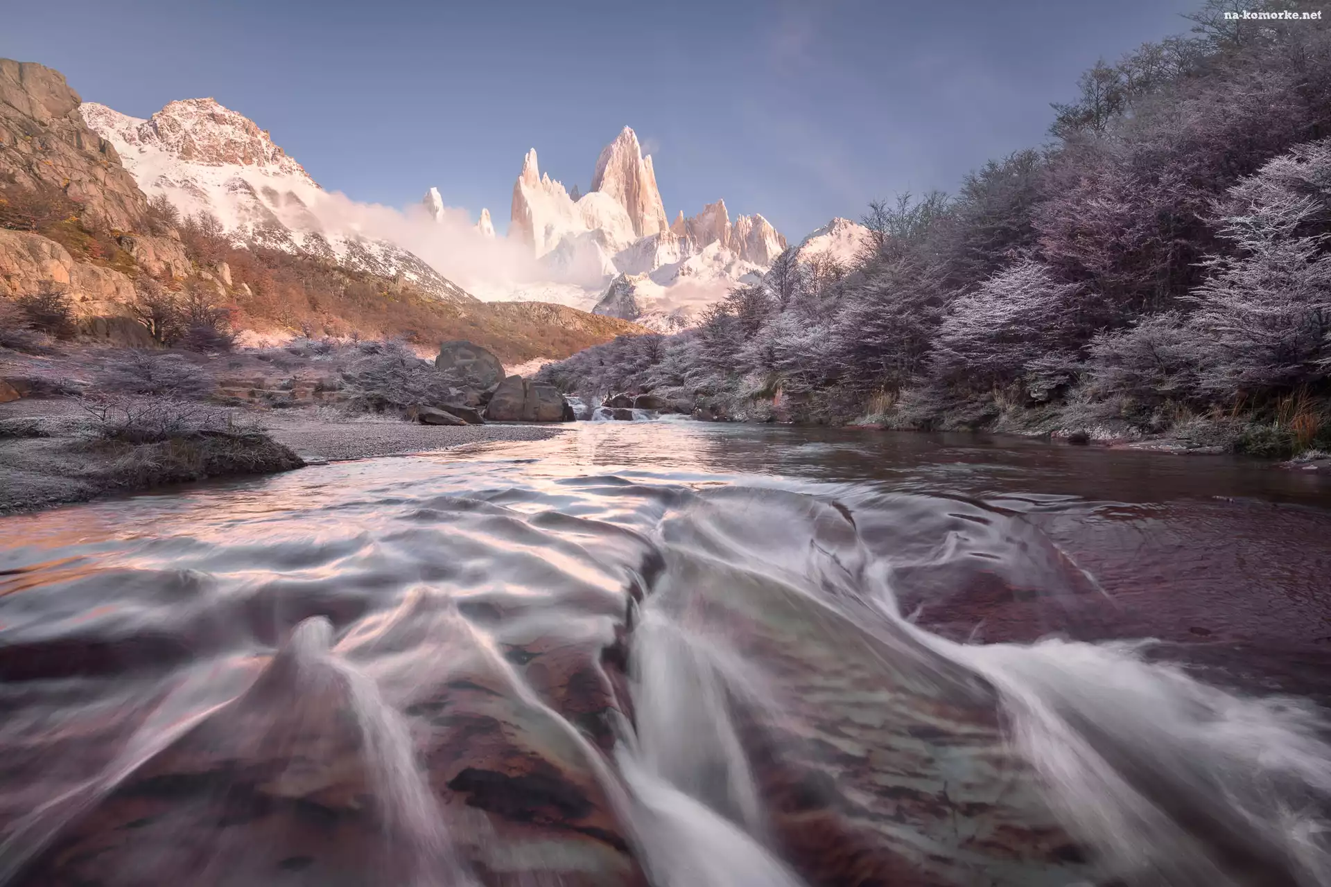 Skały, Góry, Szczyt Fitz Roy, Drzewa, Argentyna, Rzeka, Patagonia, Góry Andy, Park Narodowy Los Glaciares