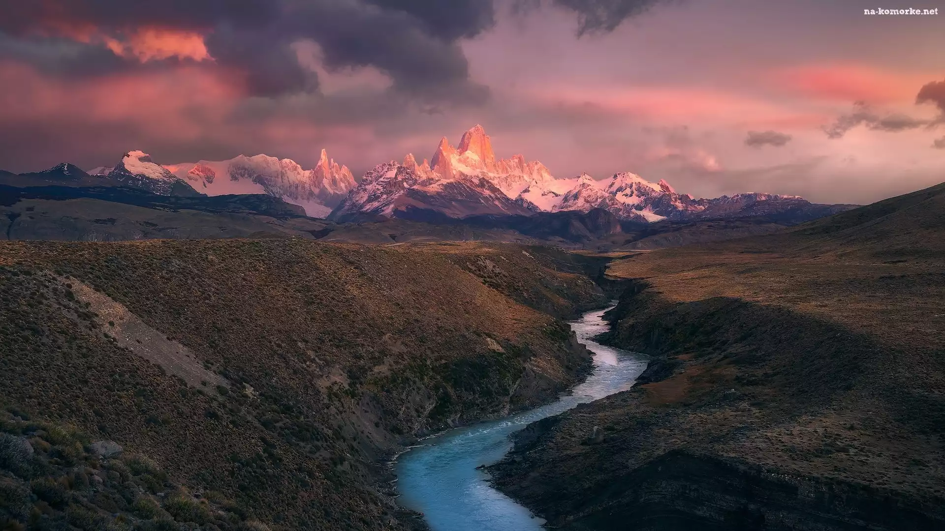 Skarpa, Park Narodowy Los Glaciares, Wschód słońca, Argentyna, Chmury, Rzeka, Góry