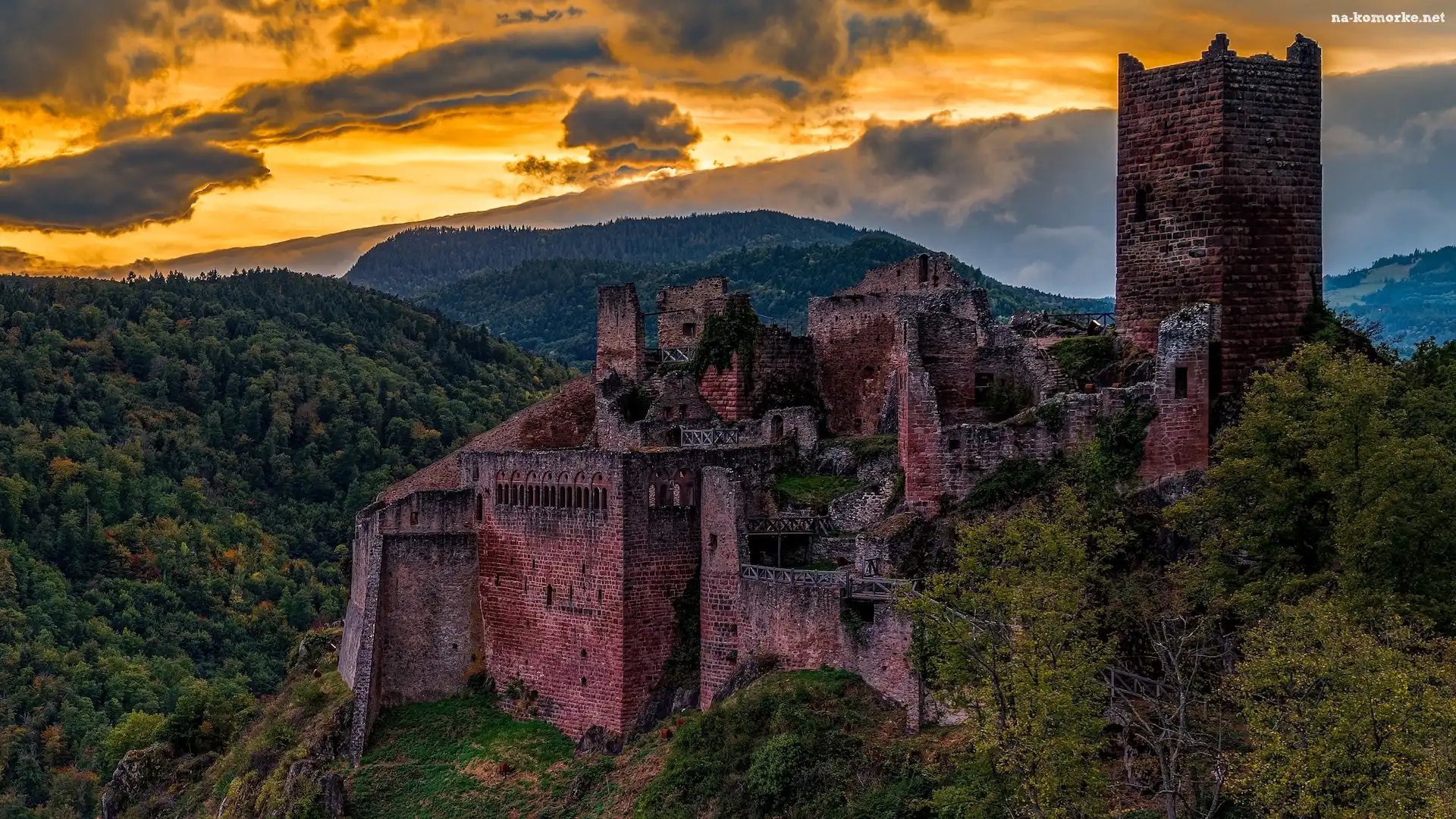 Castle Saint-Ulrich, Ruiny, Zachód słońca, Lasy, Francja, Zamek, Ribeauville, Góry, Chmury