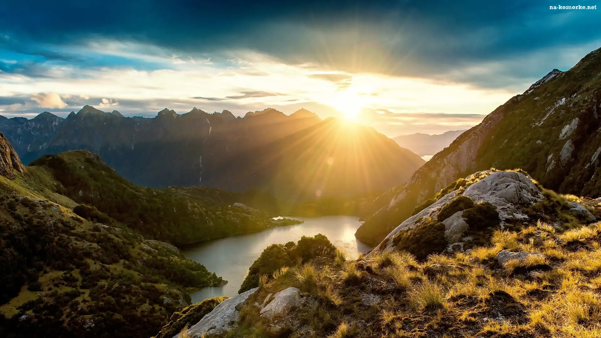 Park Narodowy Fiordland, Promienie słońca, Nowa Zelandia, Chmury, Wyspa Południowa, Góry, Jezioro, Wschód słońca