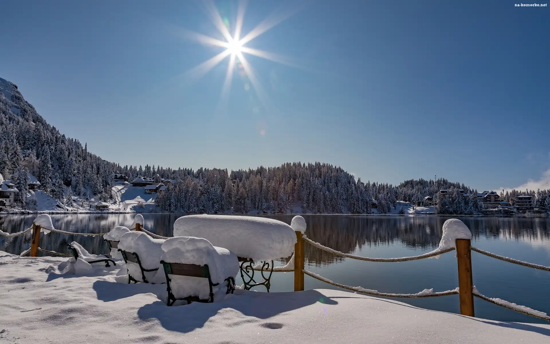 Austria, Promienie słońca, Jezioro Turracher See, Zima, Styria, Wzgórza, Lasy, Domy