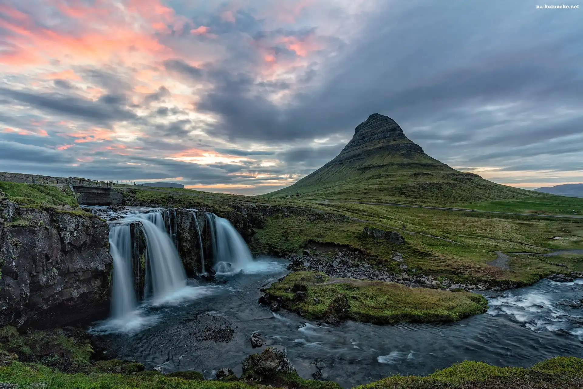 Chmury, Wodospad Kirkjufellsfoss, Góra Kirkjufell, Islandia, Rzeka, Półwysep Snaefellsnes