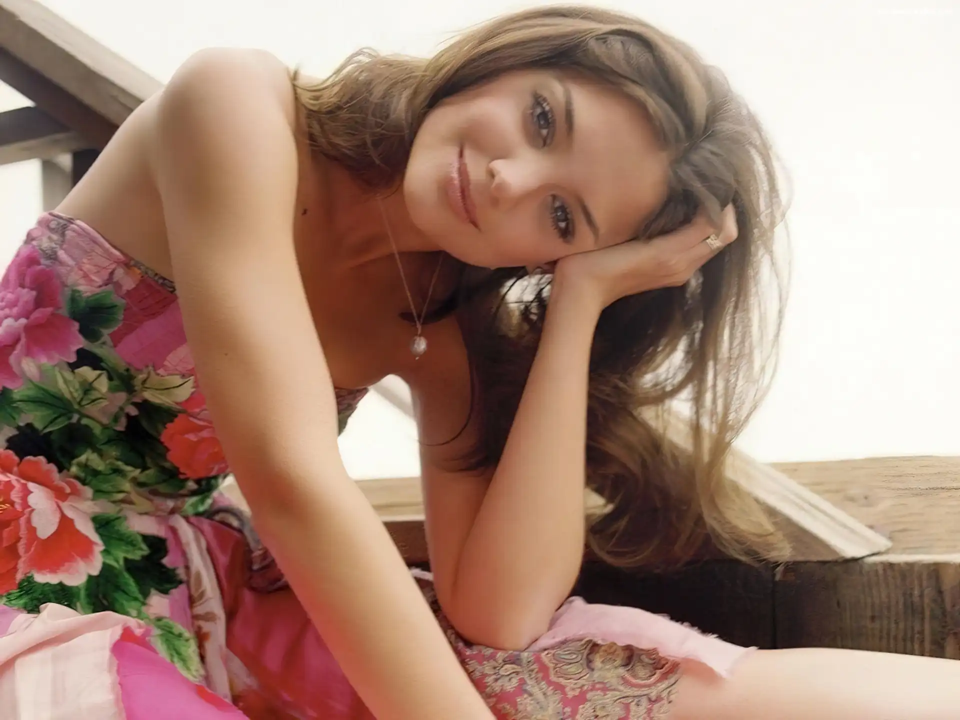 spojrzenie, naszyjnik, Katie Holmes