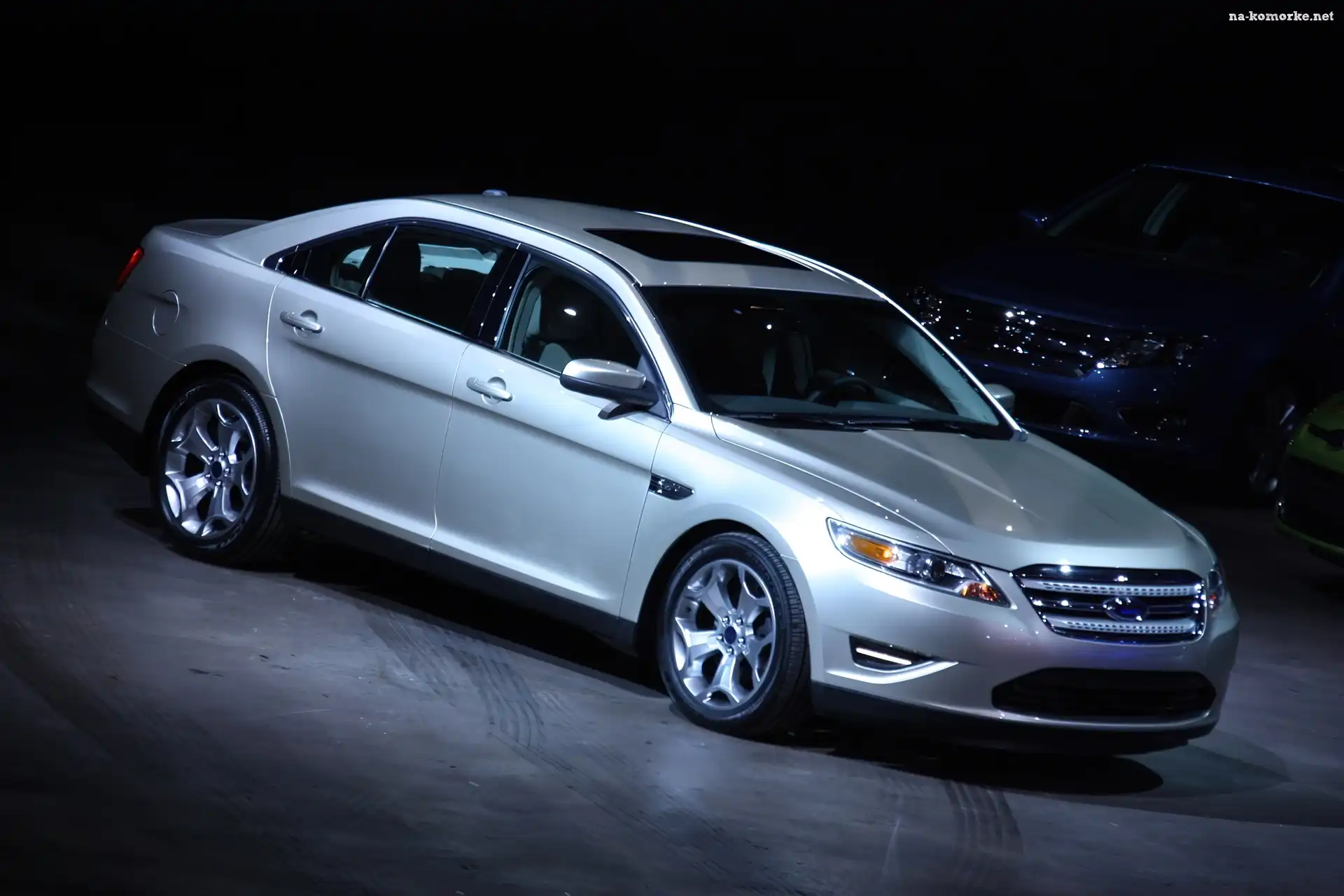 Srebrny, Ford Taurus, Metalik