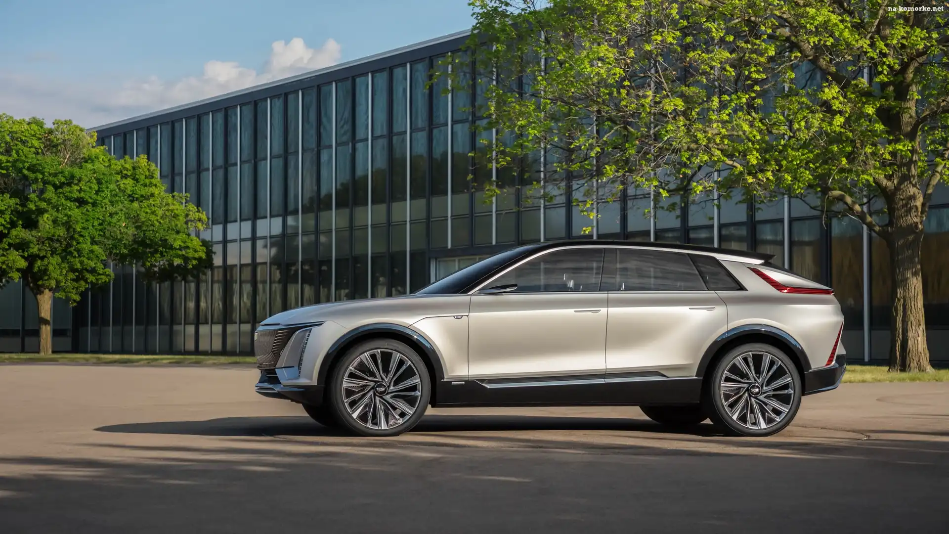 Srebrny, 2020, Cadillac Lyriq, Elektryczny