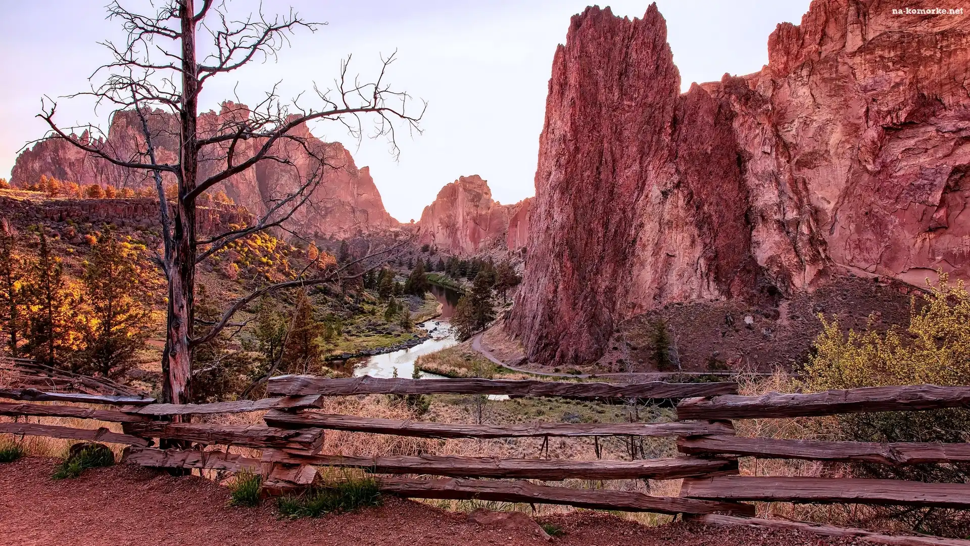 Stan Oregon, Skały, Smith Rock State Park, Ogrodzenie, Rzeka Crooked River, Stany Zjednoczone
