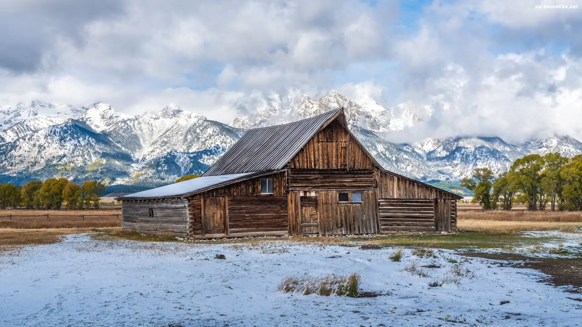 Chata, Stodoła, Drzewa, Góry, Stany Zjednoczone, Drewniana, Wyoming, Teton Range, Park Narodowy Grand Teton