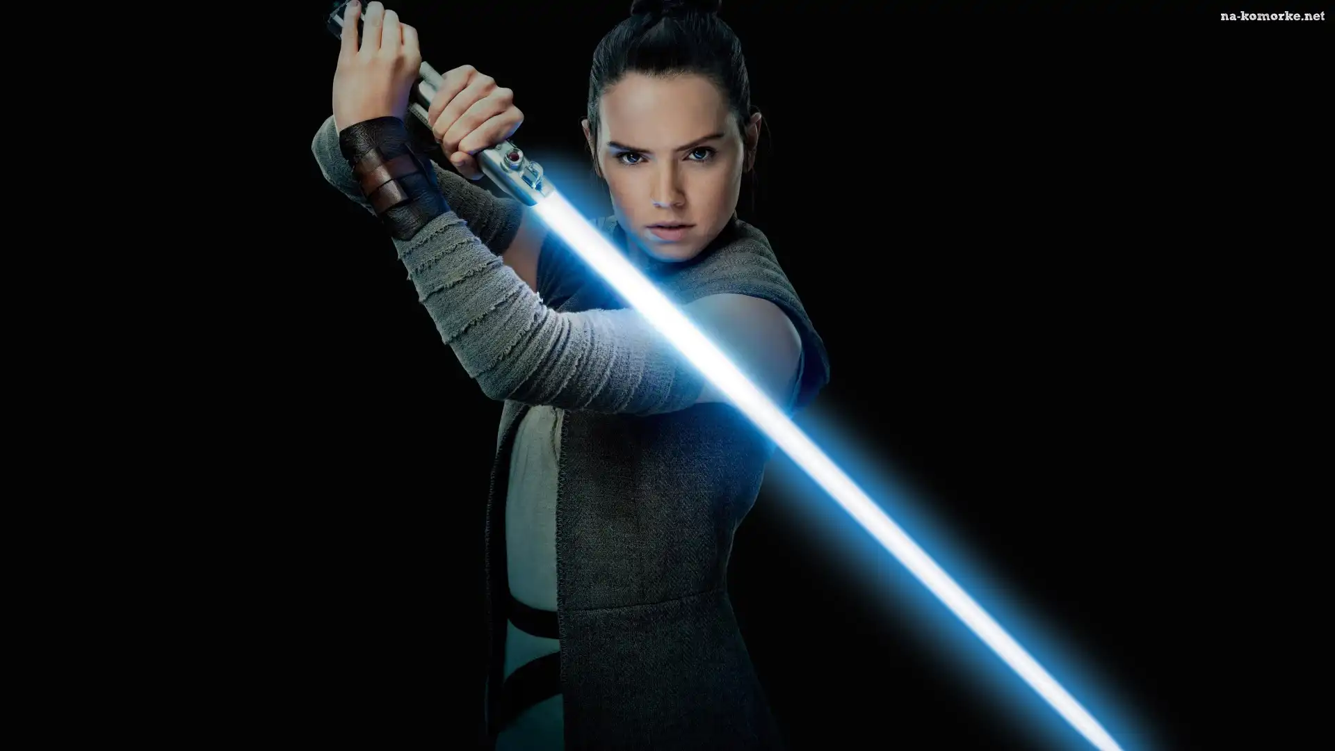 Czarne tło, Star Wars, Gwiezdne Wojny, Rey - Daisy Ridley, Miecz świetlny