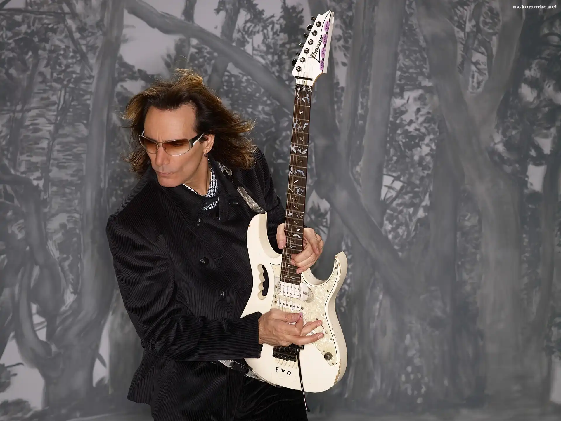 Steve Vai, Muzyk, Gitara, Wirtuoz