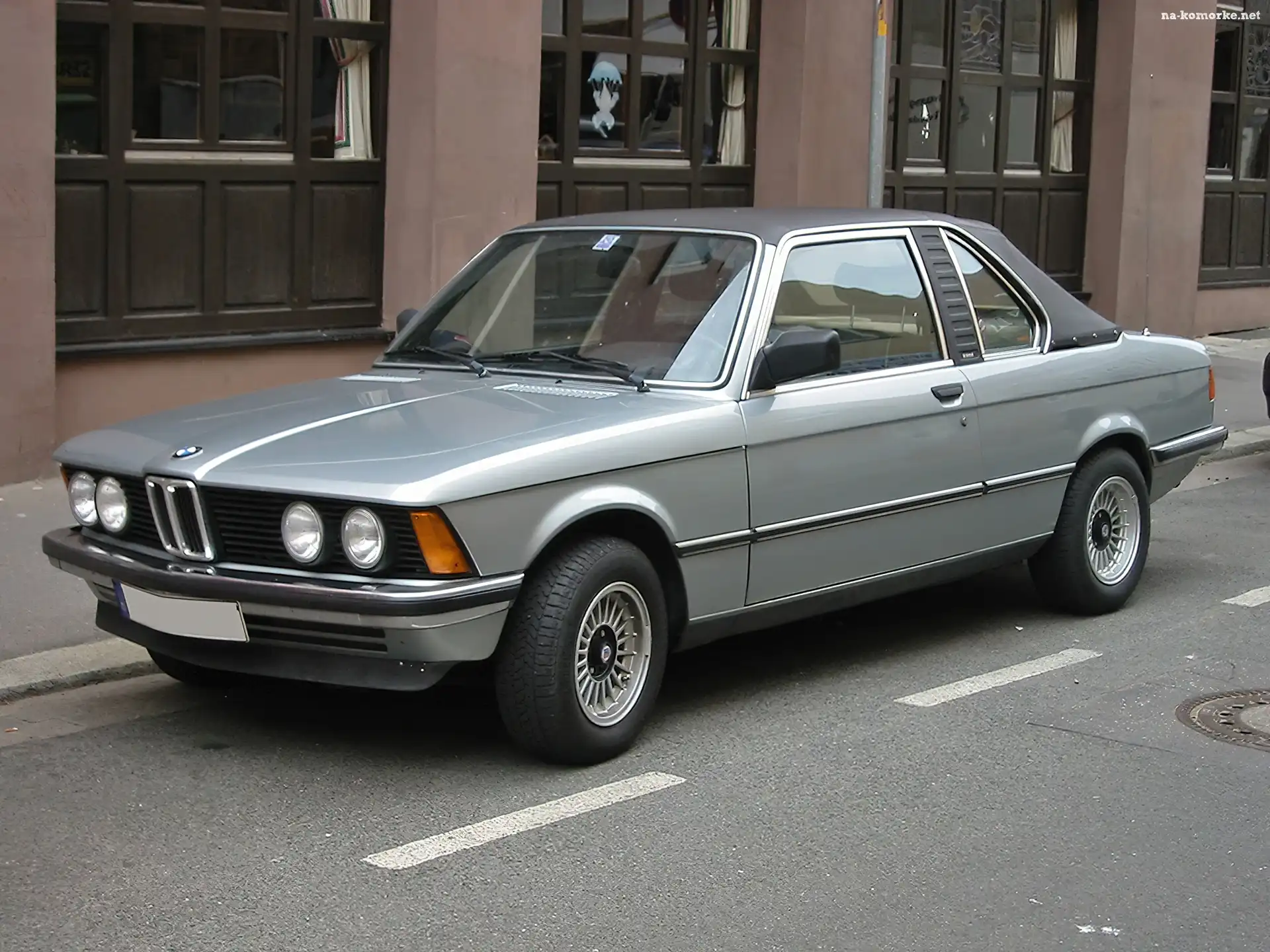 szare, E21