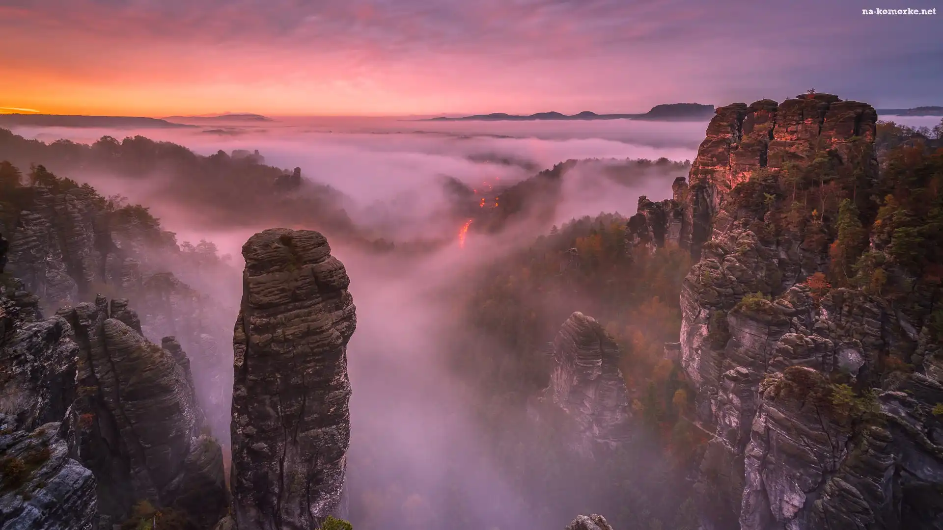 Góry Połabskie, Park Narodowy Saskiej Szwajcarii, Niemcy, Drzewa, Skały, Zachód słońca, Mgła