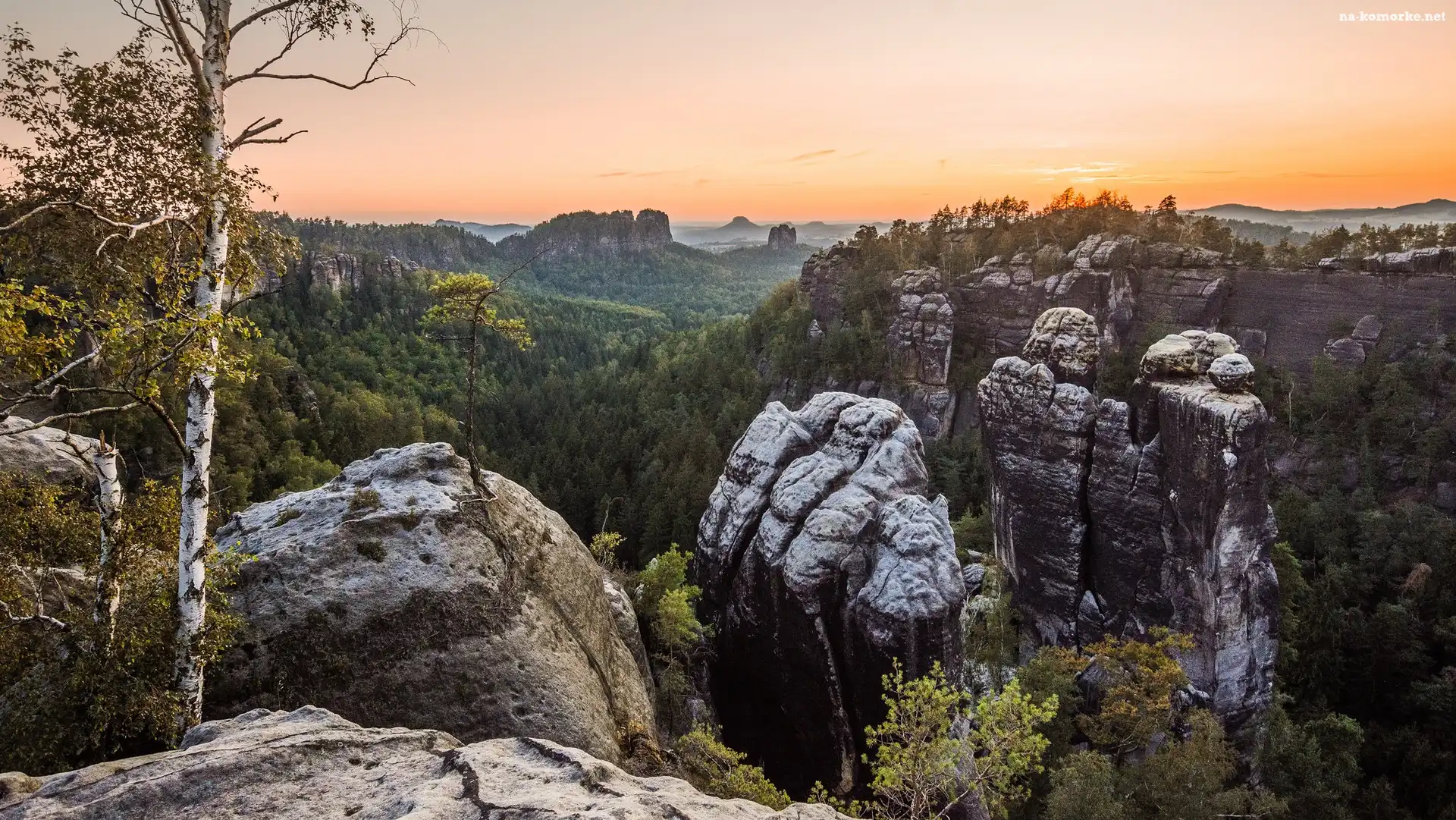 Góry Połabskie, Park Narodowy Saskiej Szwajcarii, Niemcy, Skały, Bastei, Drzewa, Zachód słońca