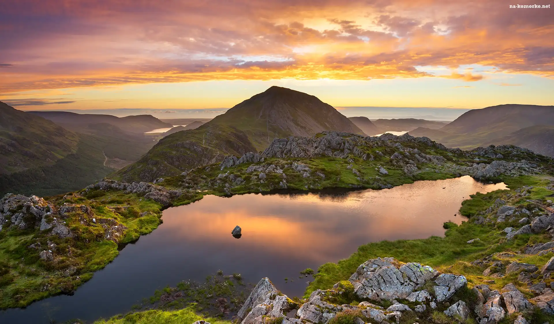 Zachód słońca, Chmury, Góry, Anglia, Innominate Tarn, Obszar Lake District, Jeziora