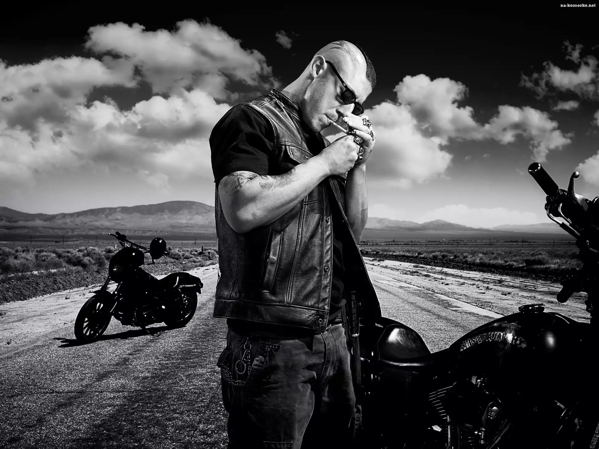 Theo Rossi, Droga, Aktor, Motory