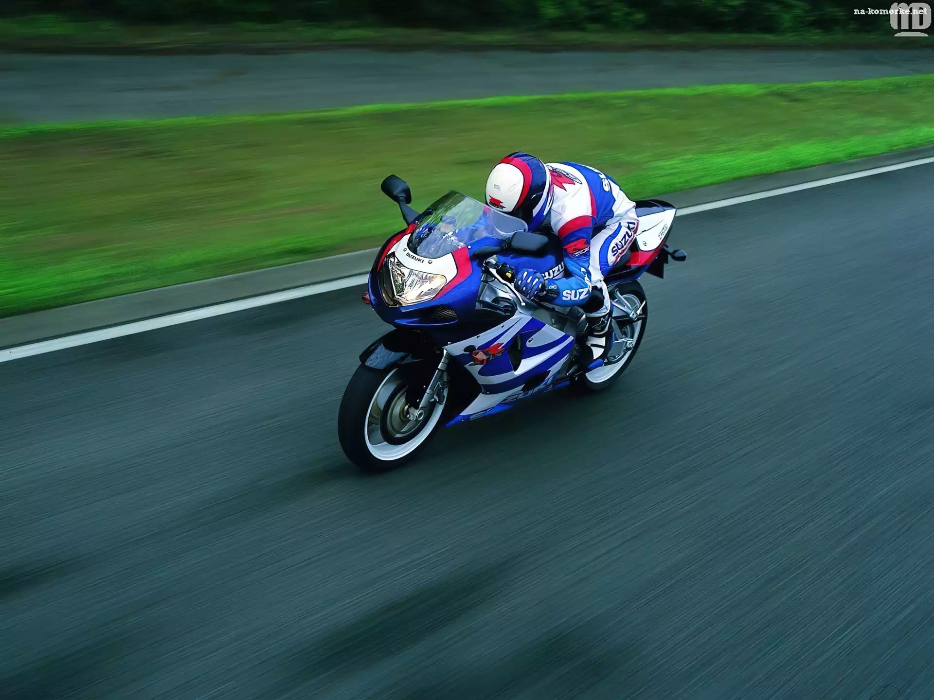 Motory Suzuki, tłumik , tor, lusterka, kierowca, opony , kierownica, siedzenie , światła , koła
