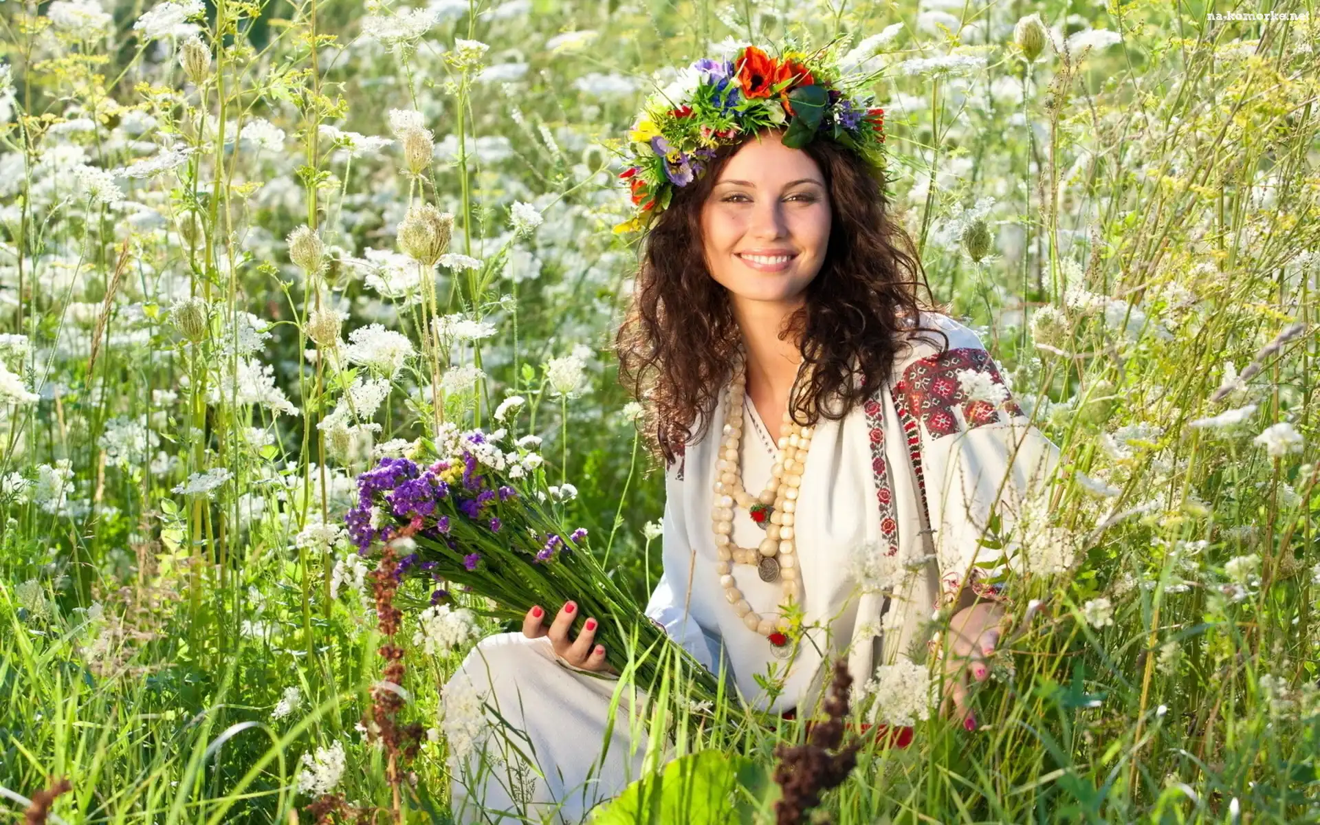 Trawa, Uśmiechnięta, Brunetka, Łąka, Kwiaty