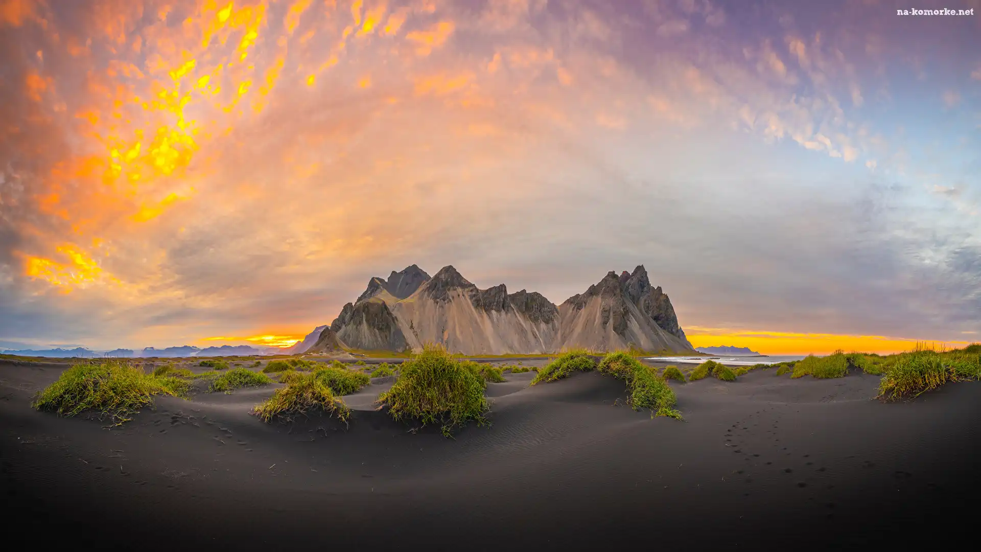 Trawa, Czarny, Niebo, Plaża, Góra Vestrahorn, Góry, Islandia, Piasek, Kolorowe