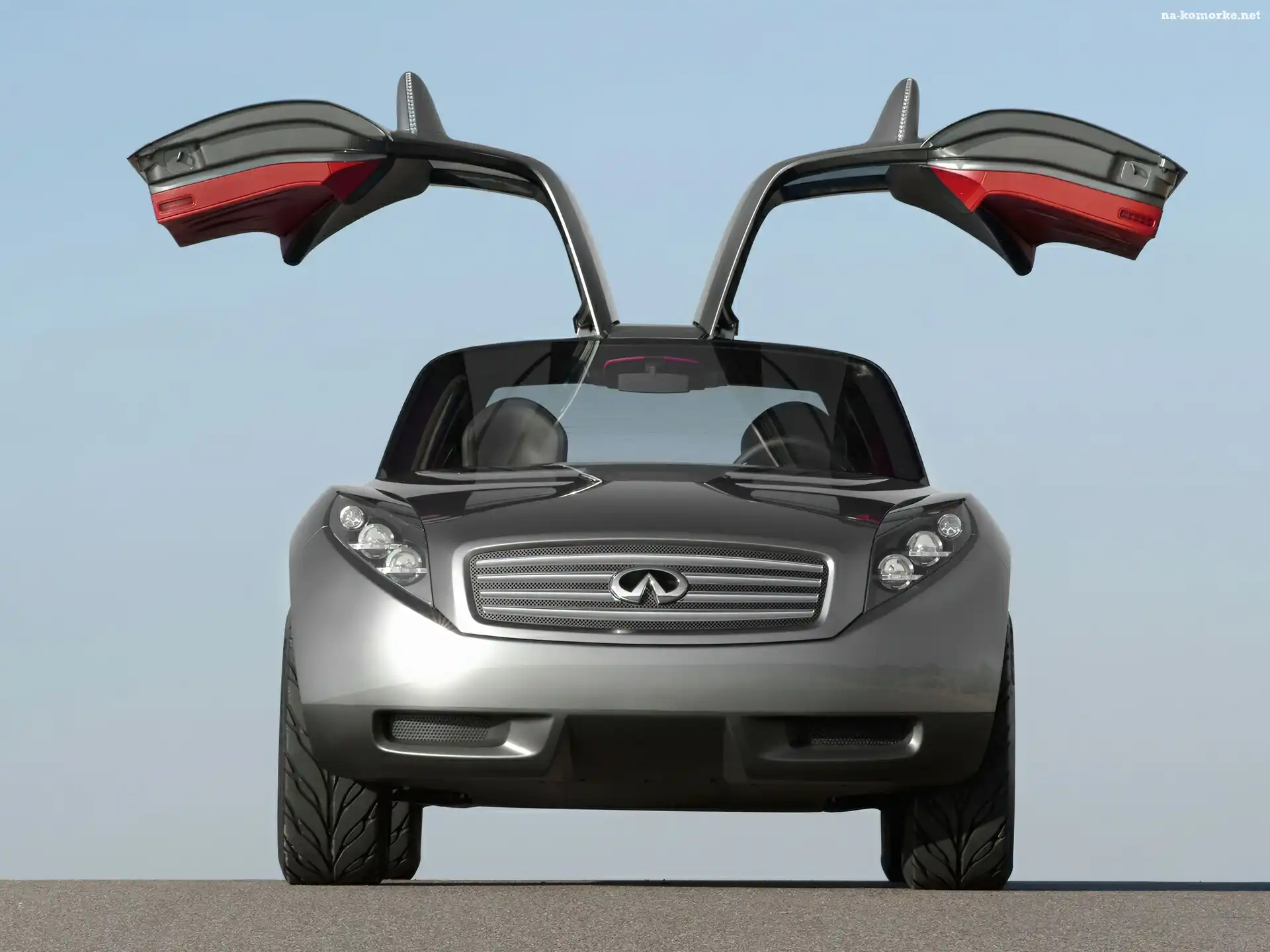Infiniti Triant, Przód